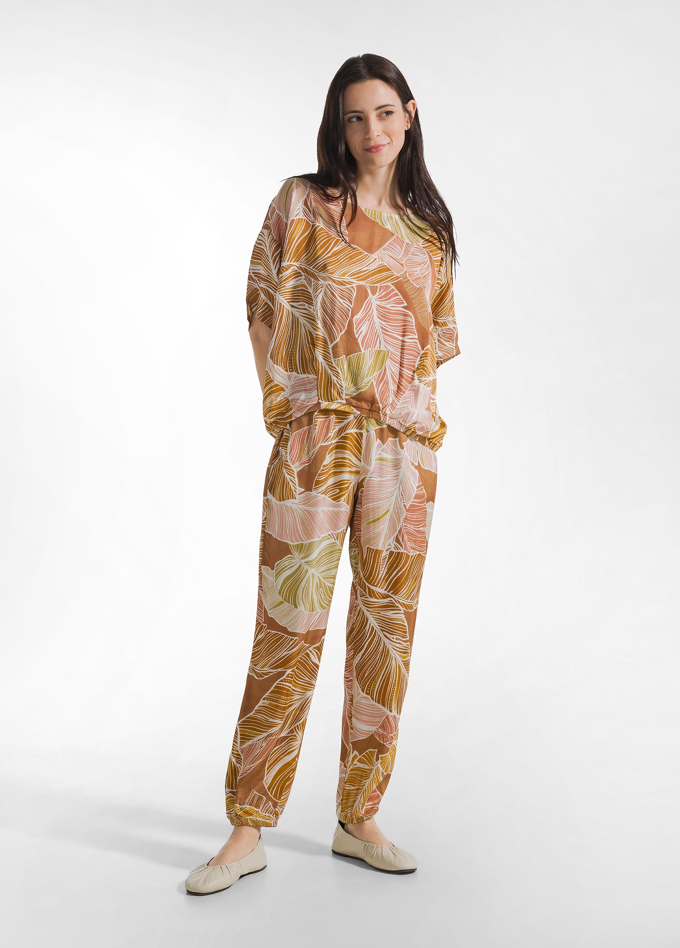 deha-pantalone-jogger-in-raso-stampato-marrone image 1