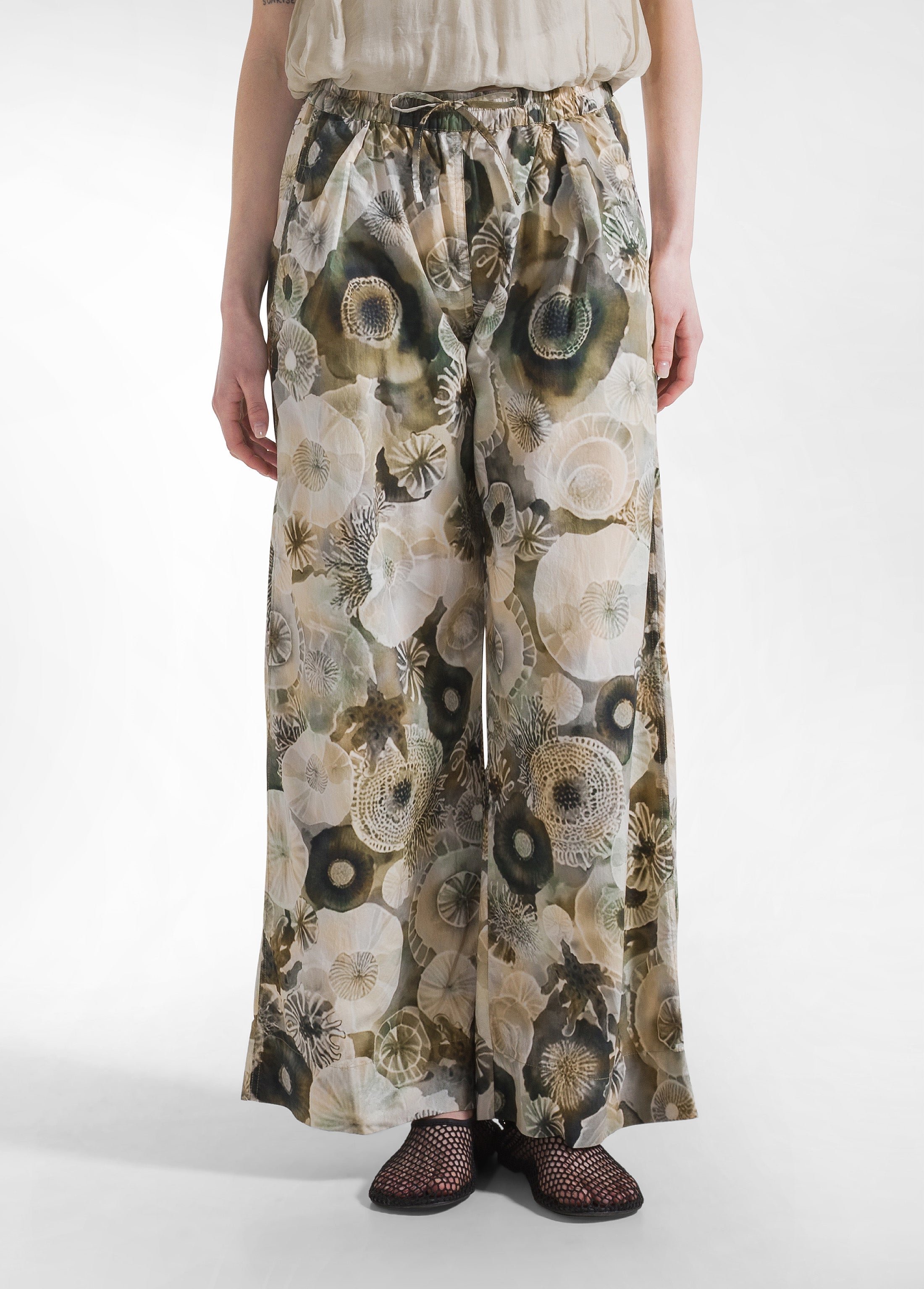 deha-pantaloni-relaxed-in-popeline-parachute-verde-all-over image 2
