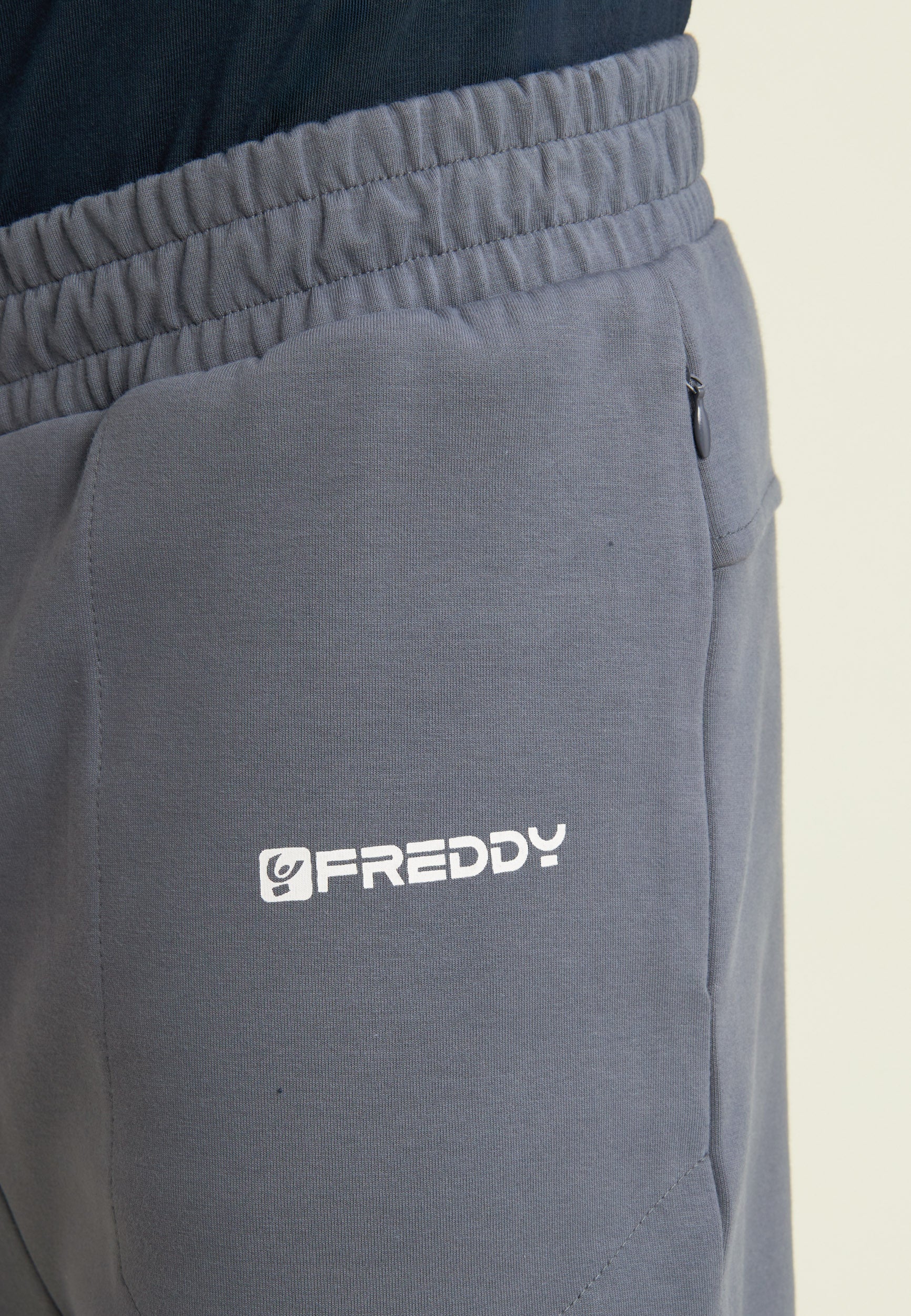 freddy-pantaloni-slim-uomo-in-interlock-con-dettagli-lucidi image 4