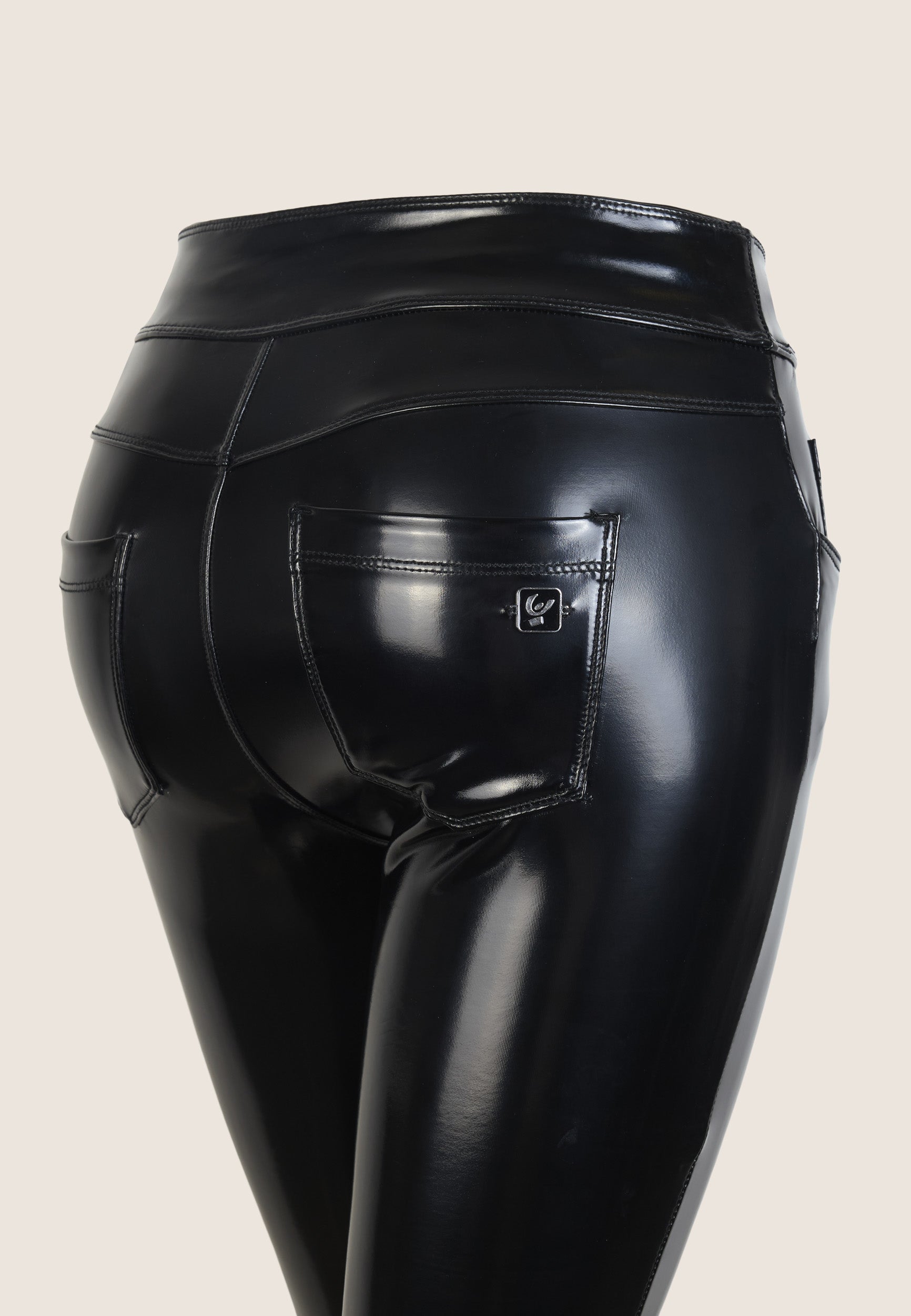 freddy-n-o-w-pants-donna-skinny-vita-media-in-similpelle-lucida image 3