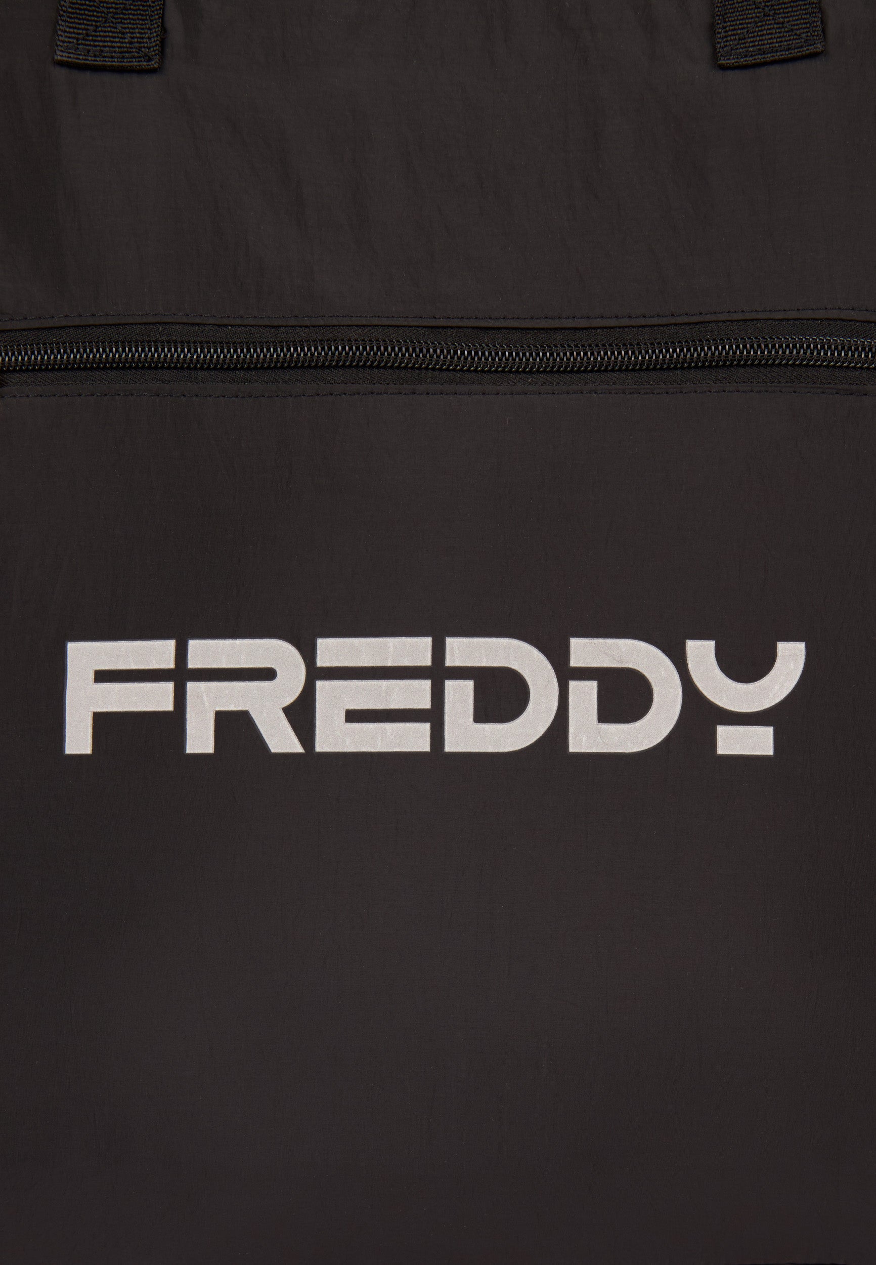 freddy-borsa-shopper-in-nylon-con-zip-e-logo-gommato image 5
