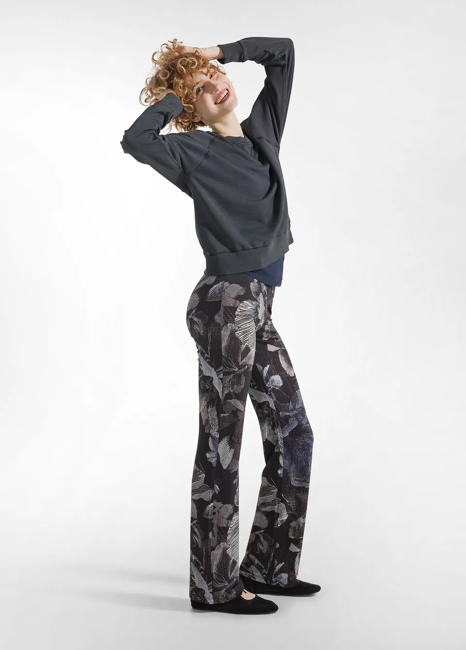 deha-pantalone-fluido-in-viscosa-stampata-nero image 1