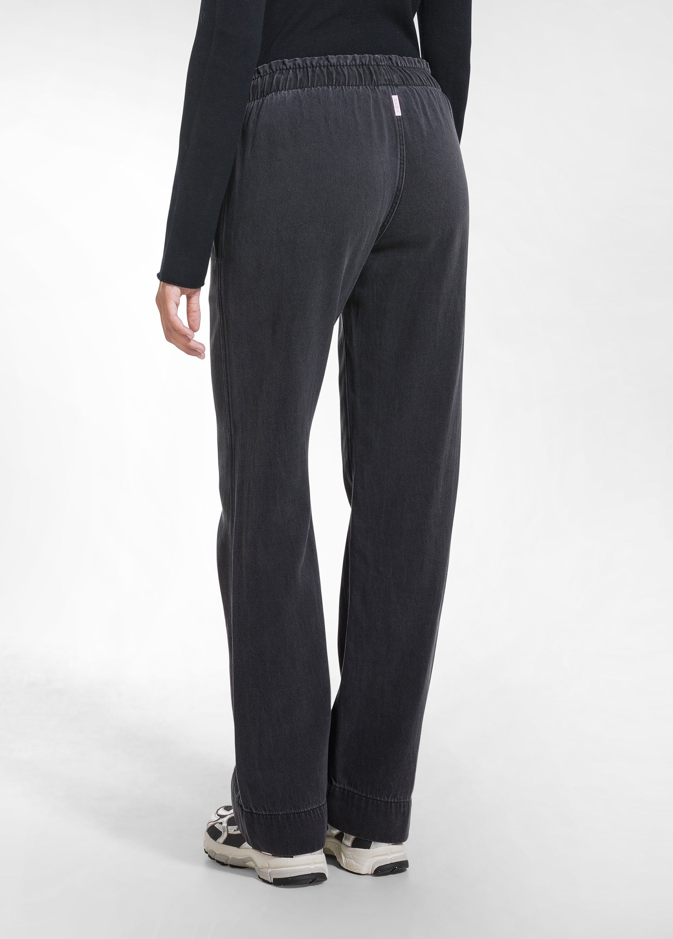 deha-d52418-pantaloni-denim-tencel-gamba-dritta-nero image 3