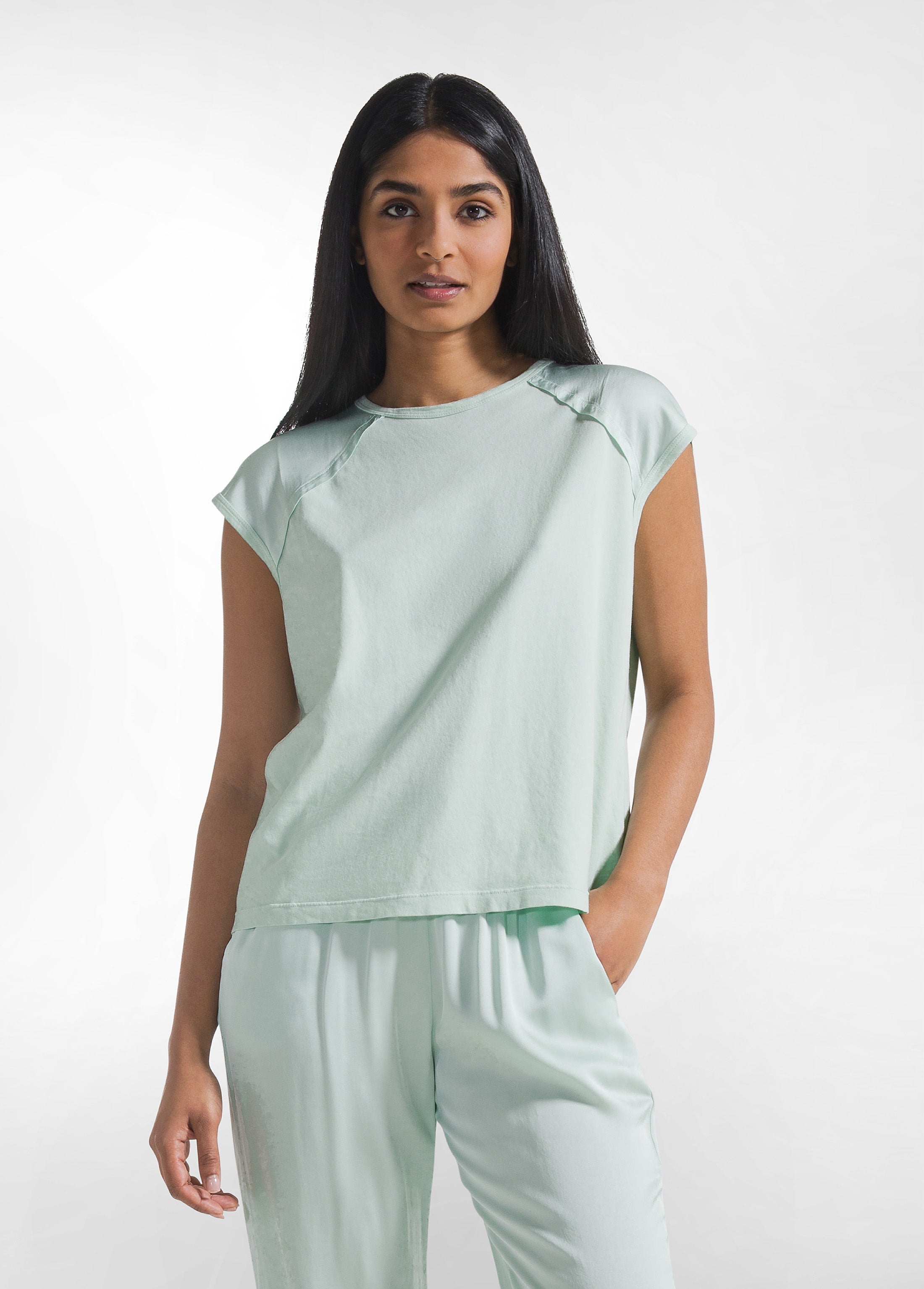 deha-top-con-maniche-in-satin-e-corpo-in-jersey-verde image 1