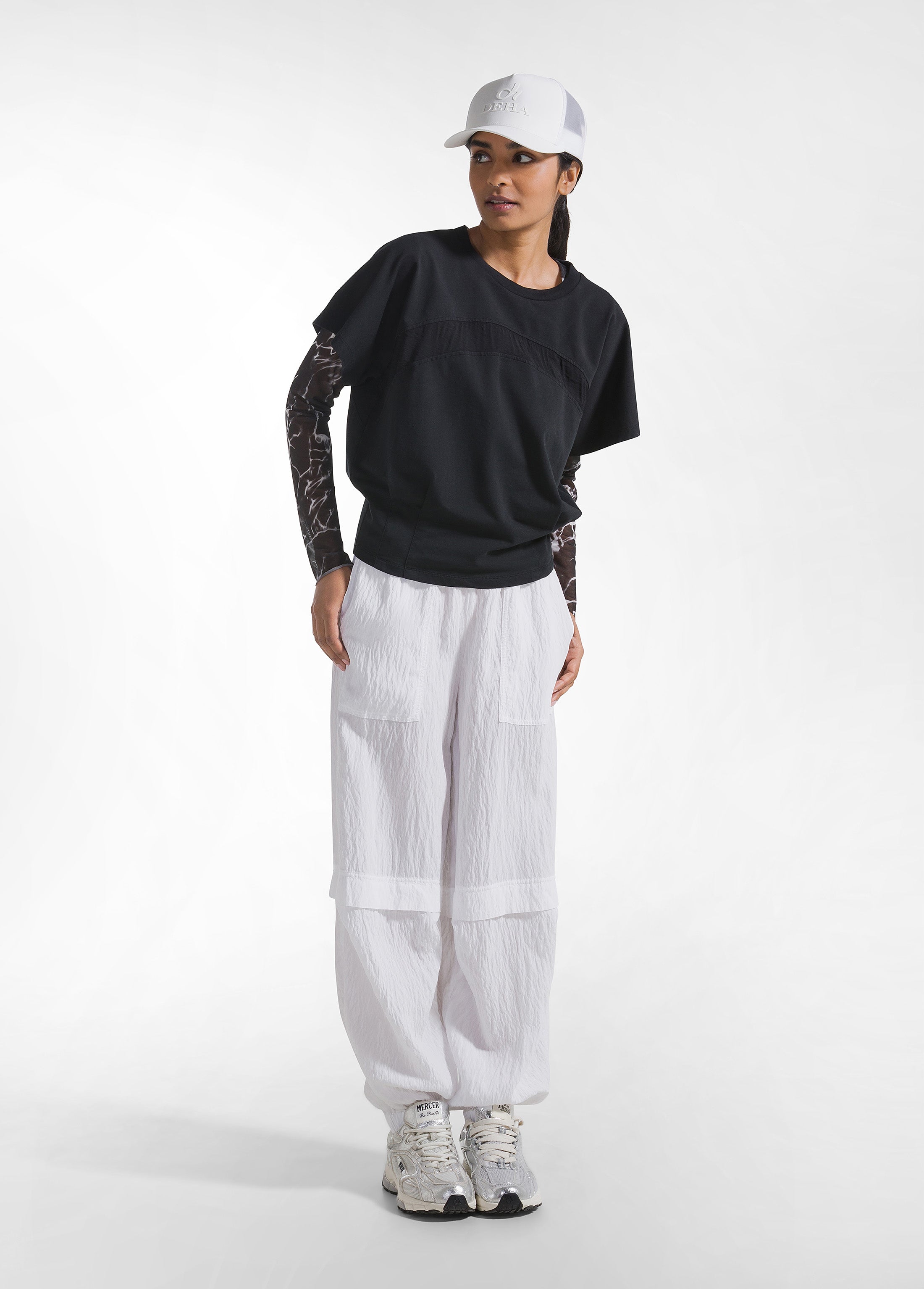 deha-felpa-girocollo-nera-con-inserto-crinkle-in-viscosa-felpa-leisurewear image 4
