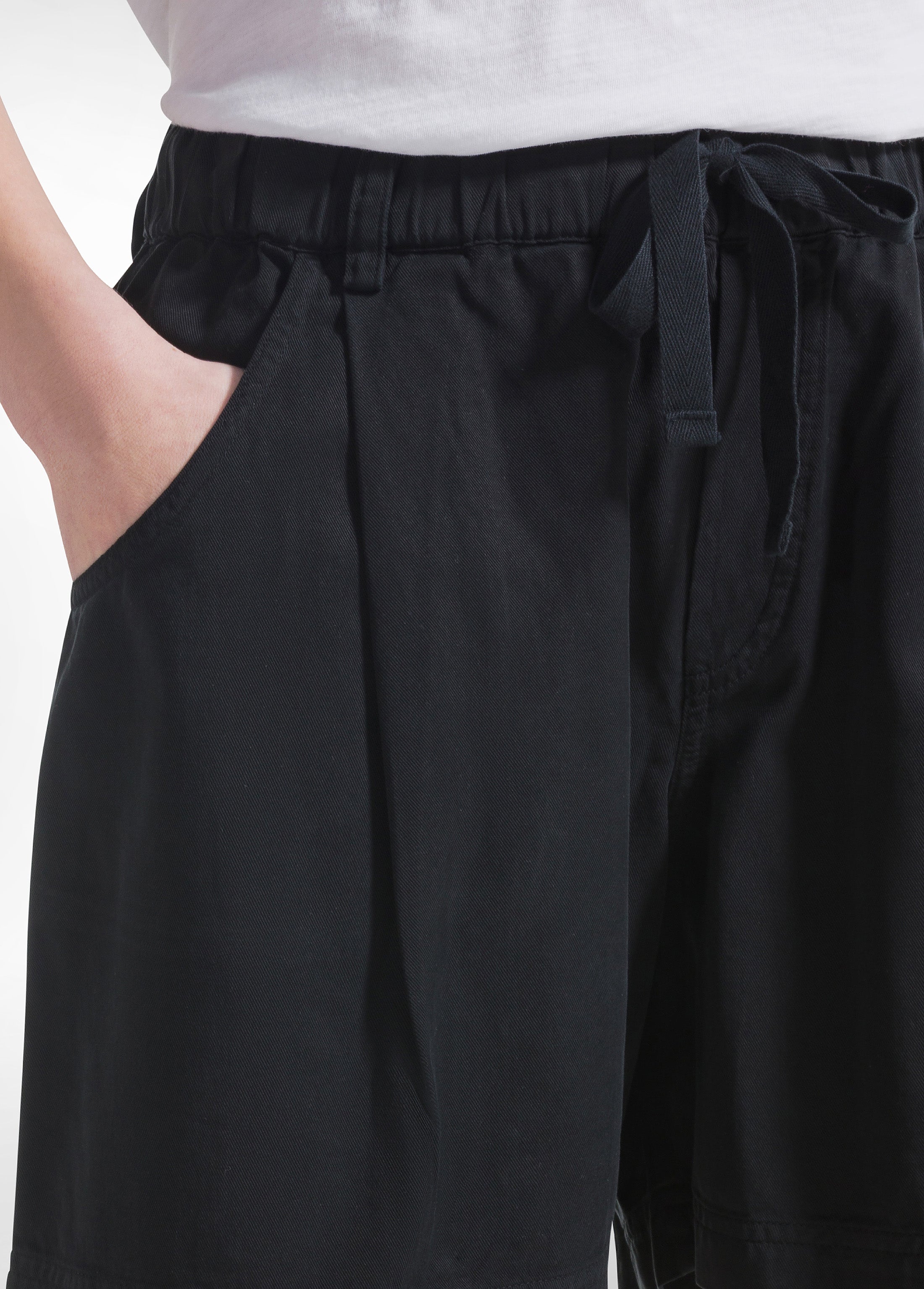 deha-d42755-shorts-twill-lyocell-nero-sopra-ginocchio image 4