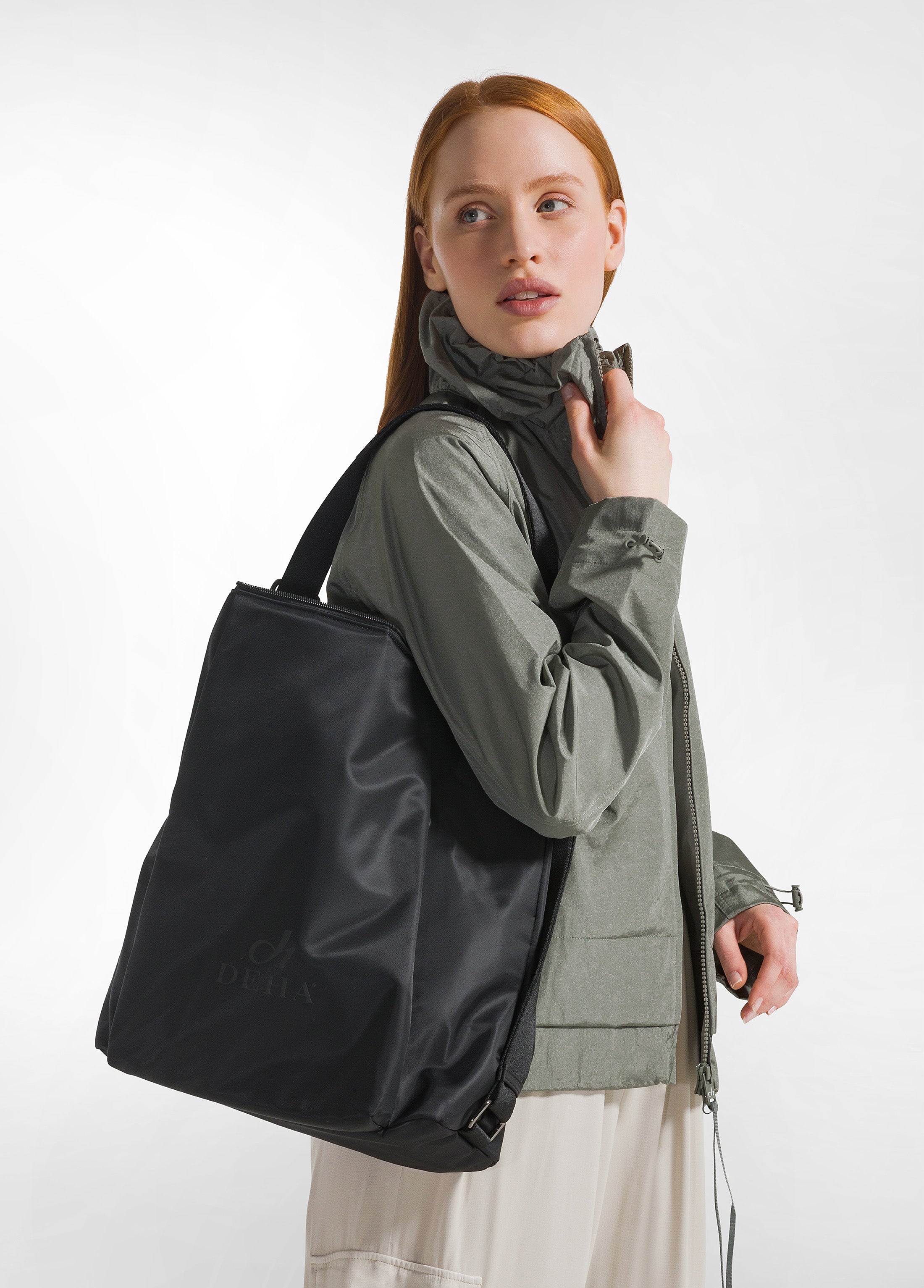 deha-d22912-borsa-zainetto-in-nylon-nero-38x35x13-cm image 1