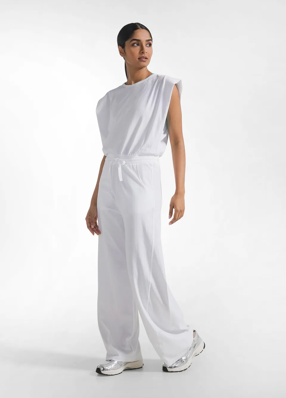 deha-d42358-tuta-jumpsuit-in-jersey-bianco-con-apertura-sul-retro image 1
