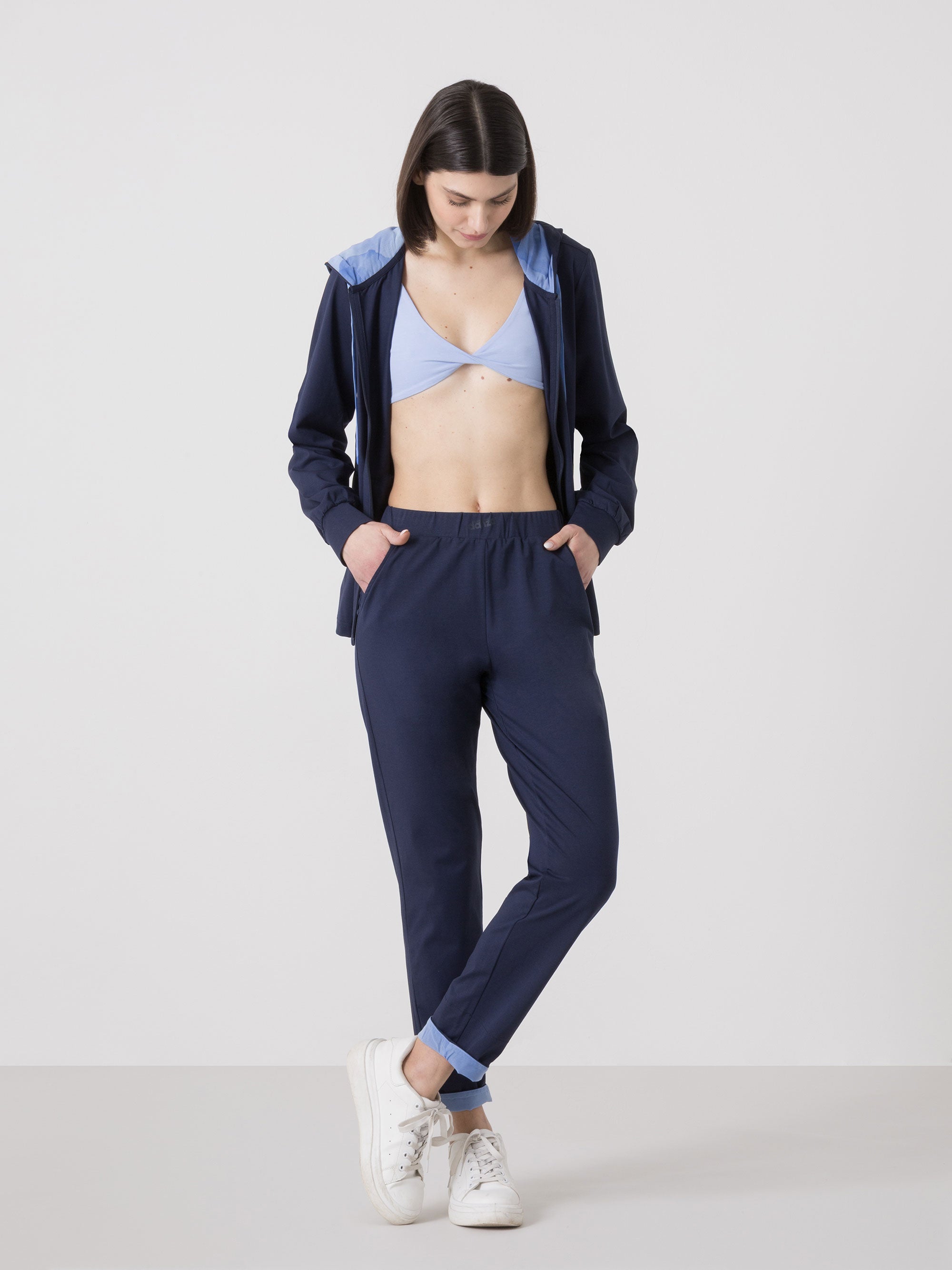 dimensione-danza-pantalone-donna-in-jersey-stretch-modal-con-tasche-e-risvolto image 1