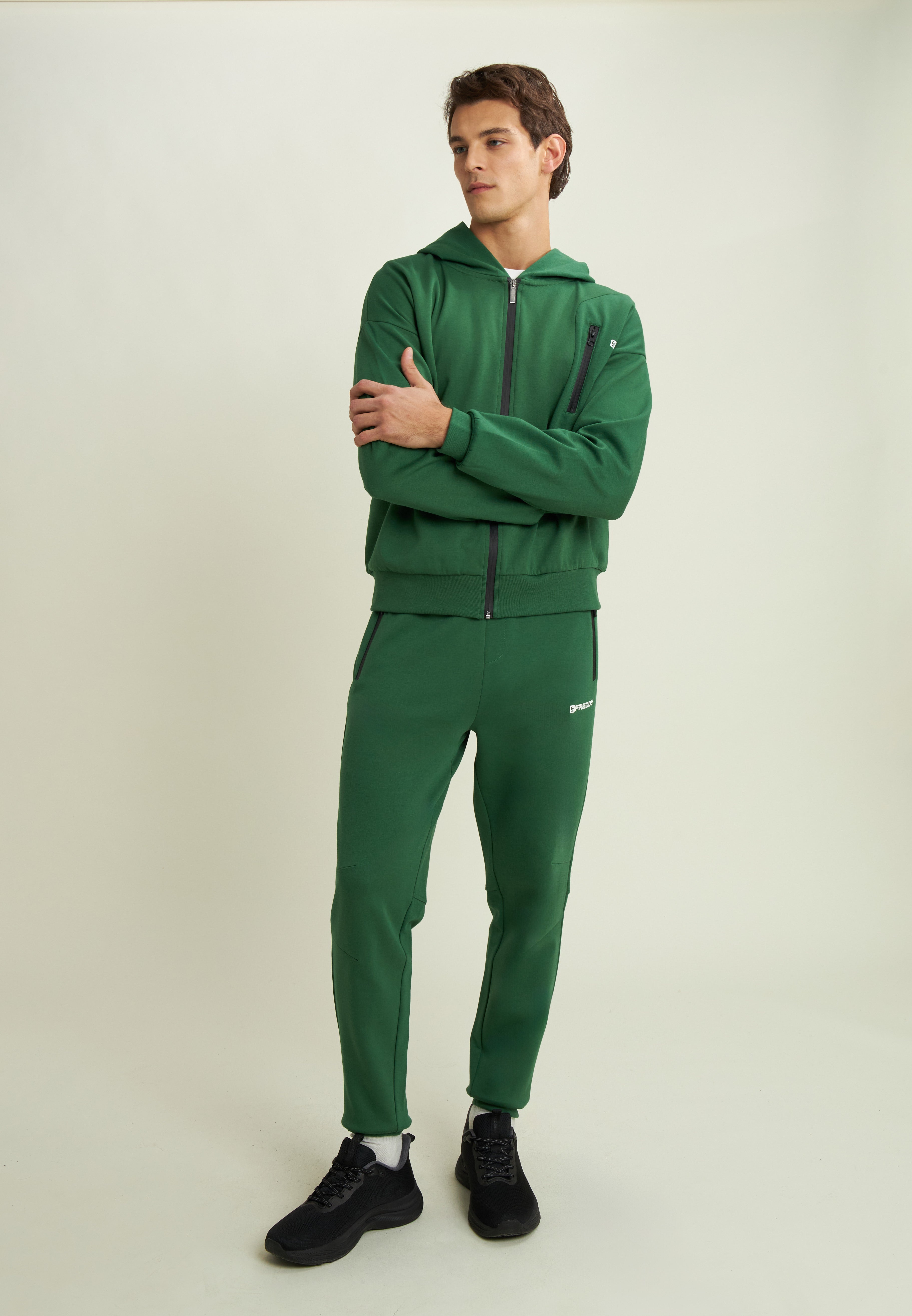 freddy-pantaloni-a-carota-uomo-in-interlock-con-zip-laterali image 2
