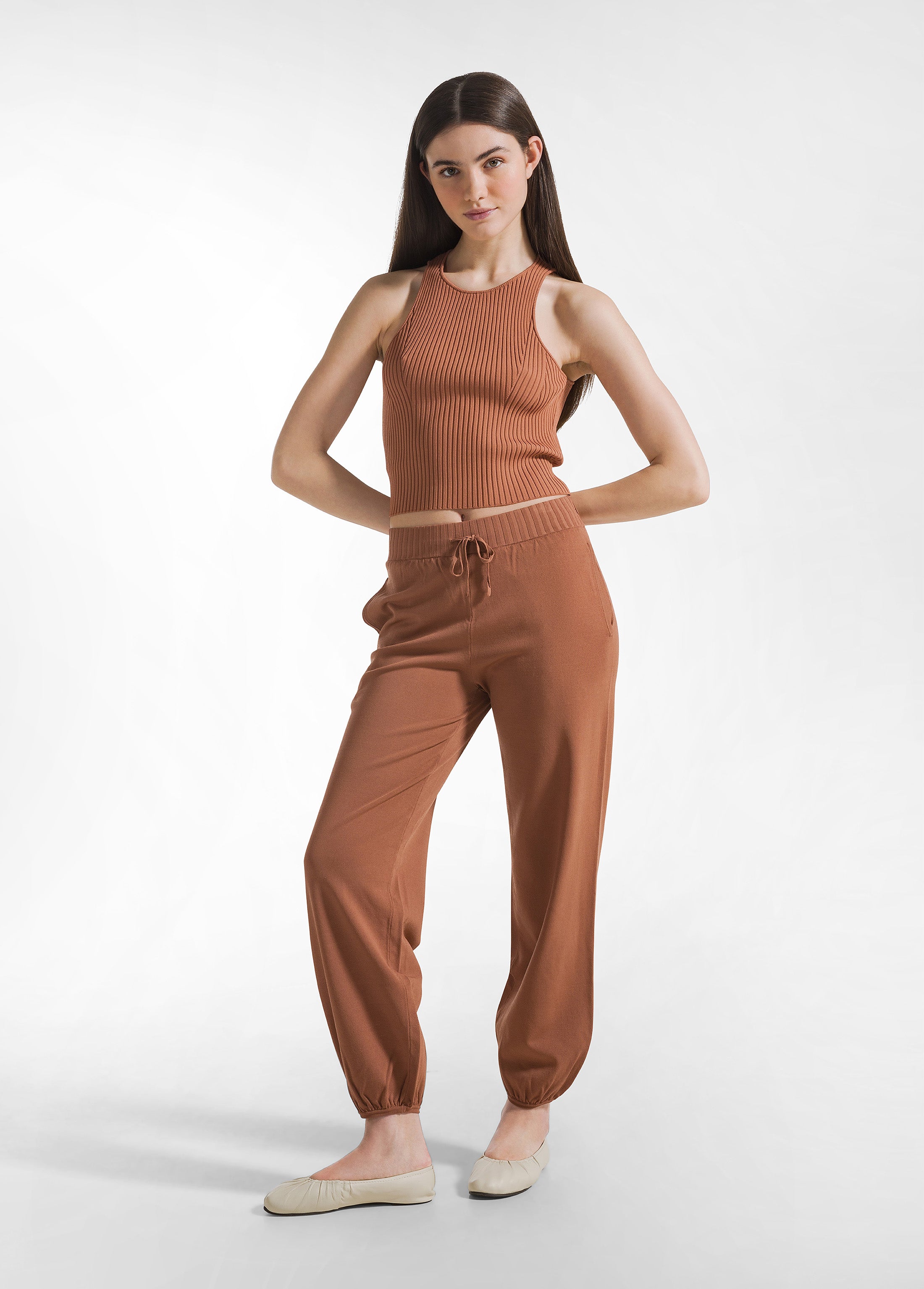 deha-top-a-coste-in-maglia-di-rayon-marrone-schiena-halter image 4