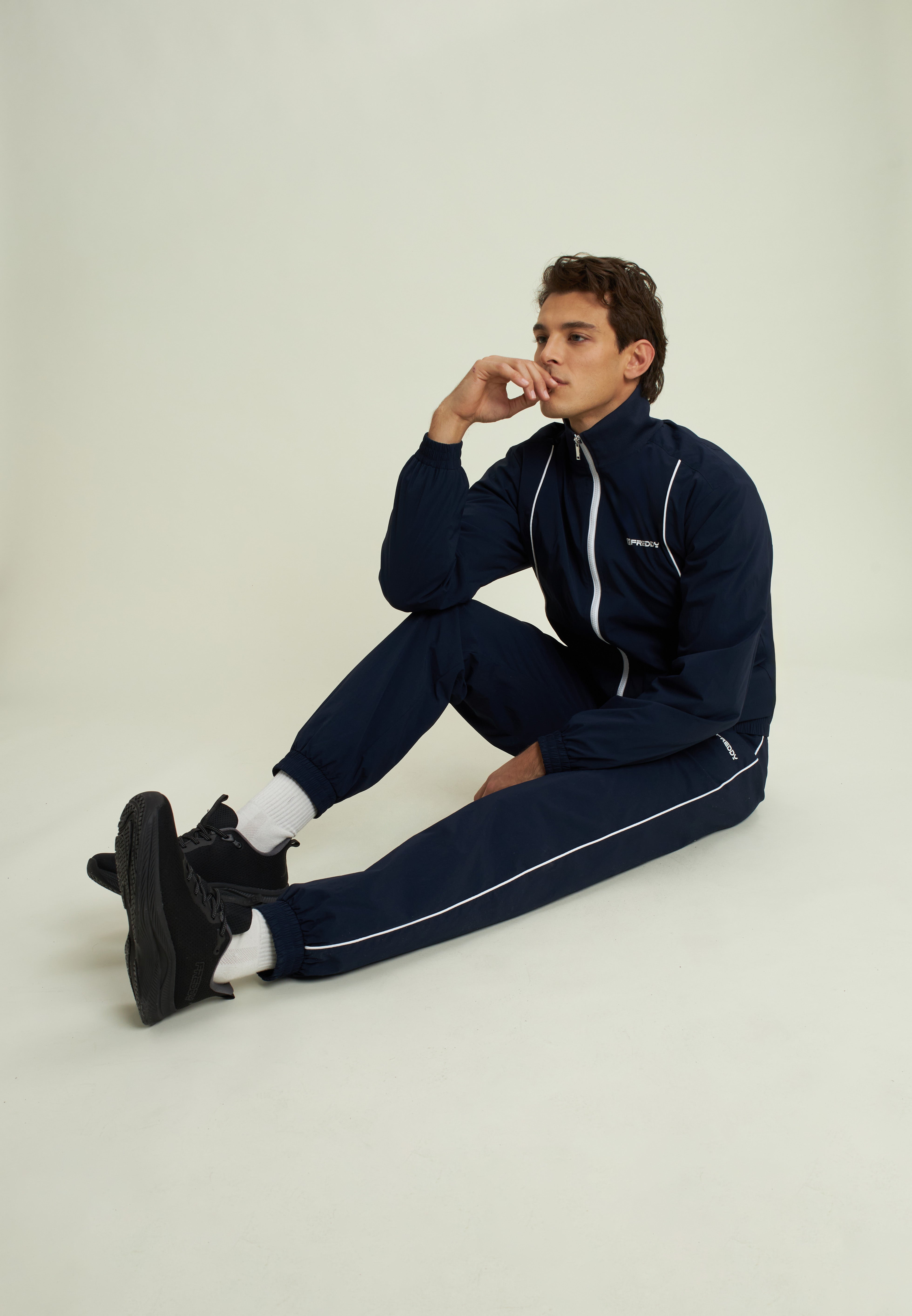 freddy-pantaloni-sportivi-uomo-nylon-stretch-cucitura-contrasto image 2