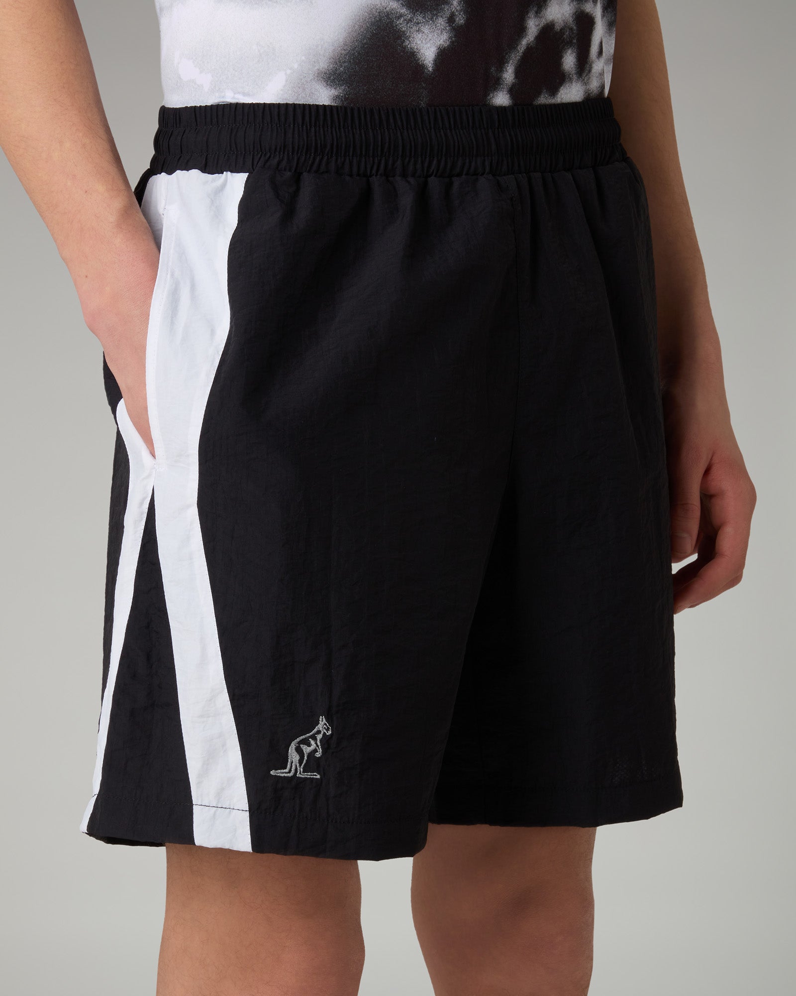 australian-massive-short-short-retr-foderato-nero-reflective image 4