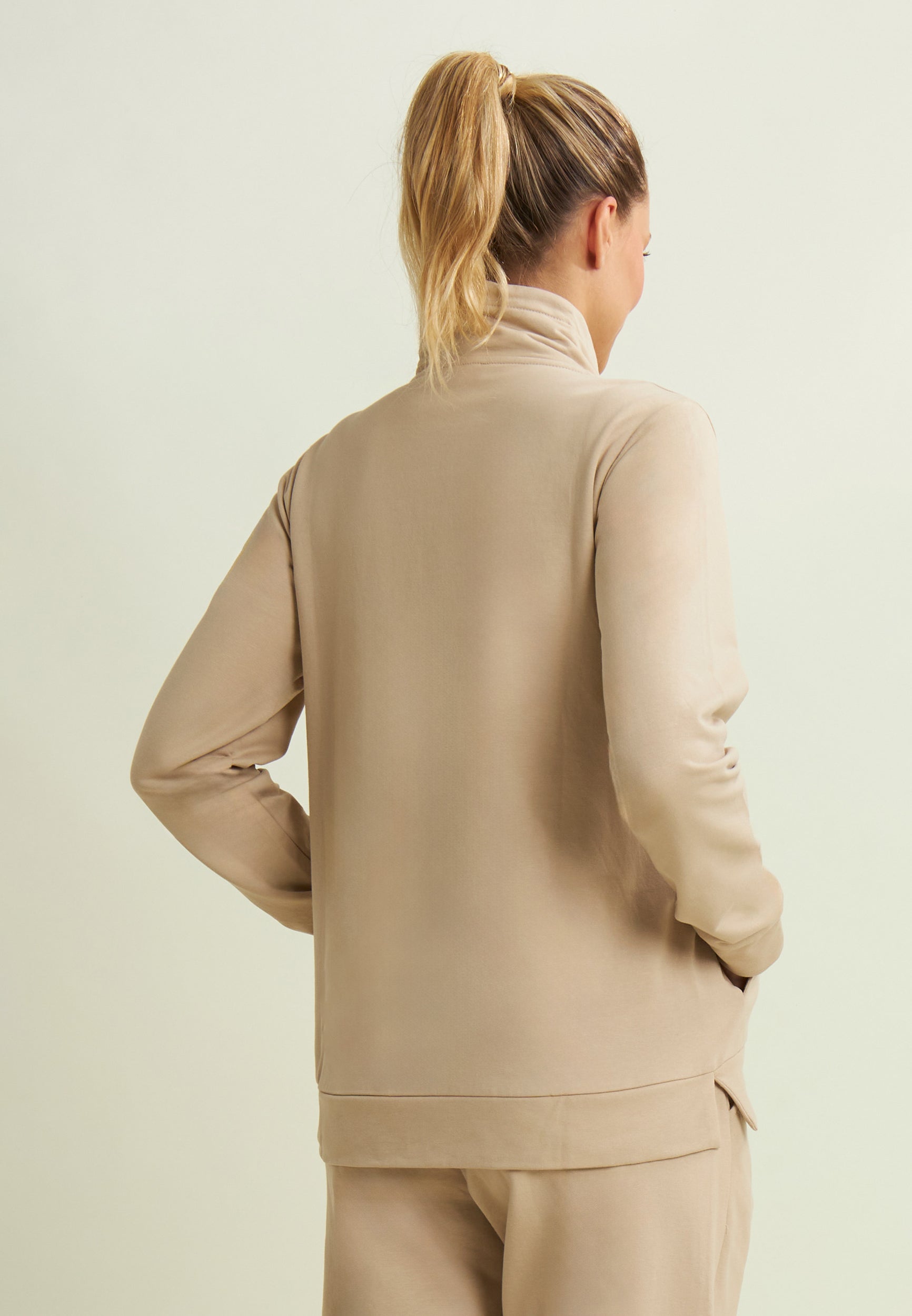 freddy-felpa-donna-con-zip-collo-alto-e-dettagli-oro image 2