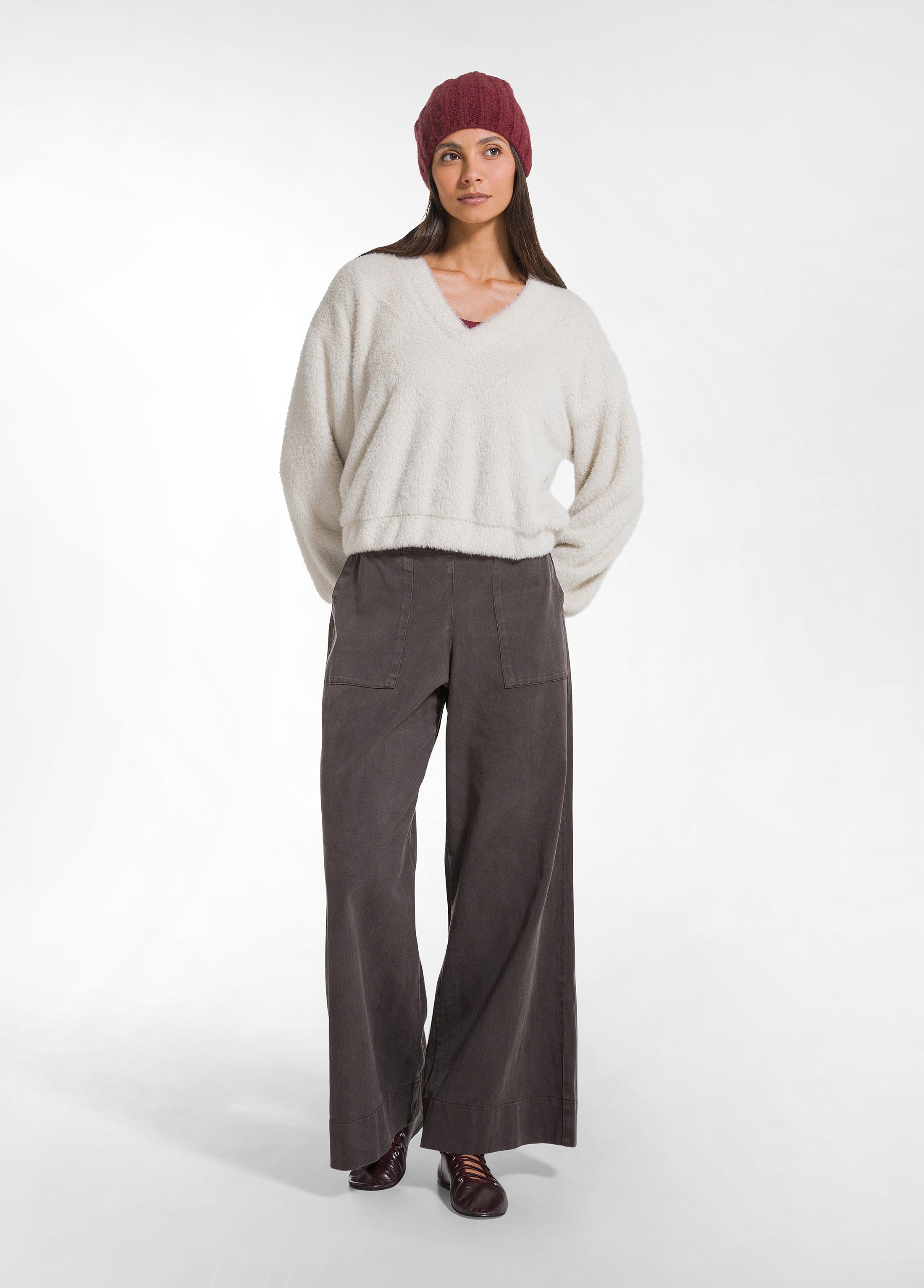 deha-felpa-in-pile-leggero-con-scollo-a-v-bianco image 4
