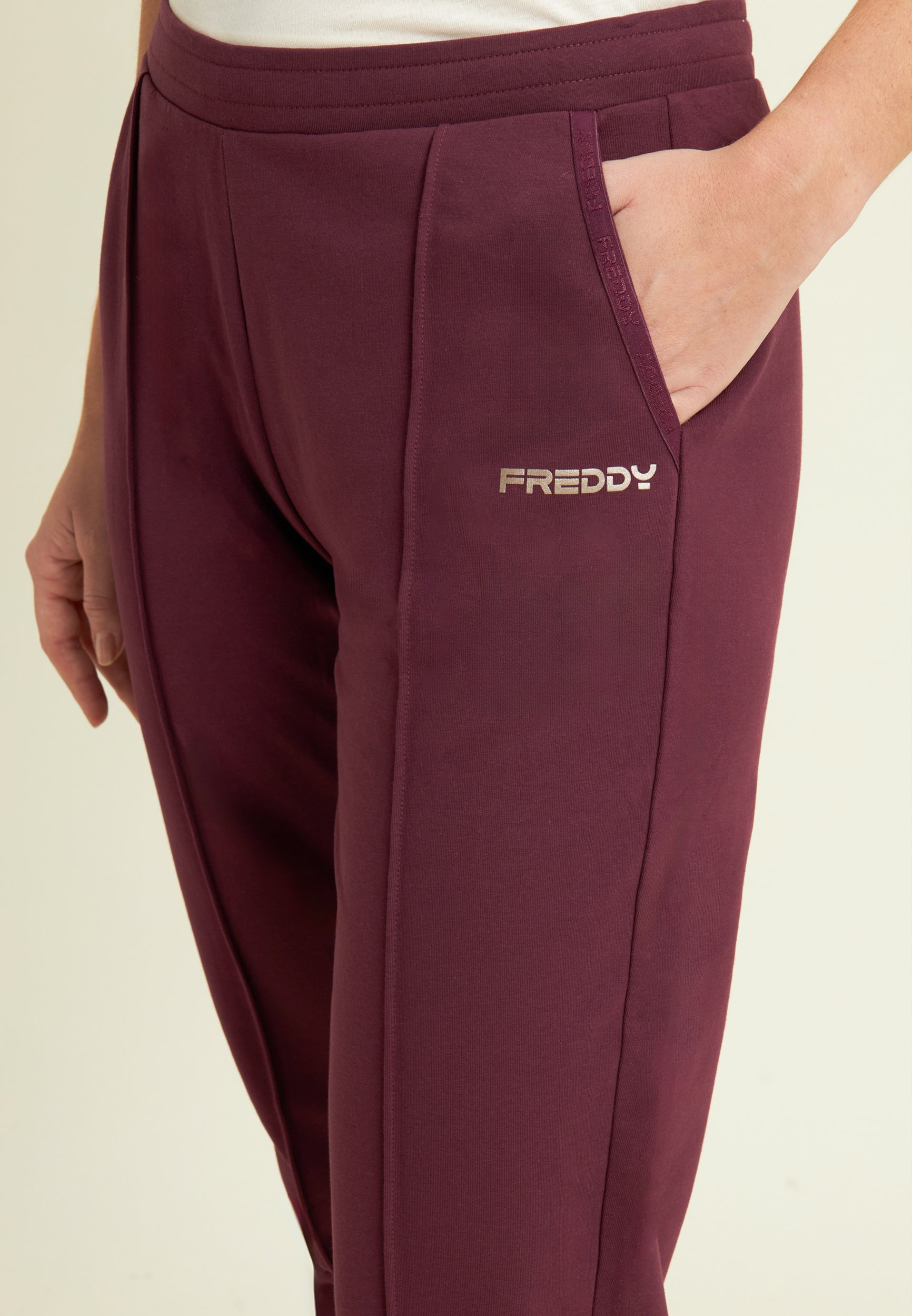 freddy-pantaloni-sportivi-regular-fondo-dritto-in-felpa-con-dettaglio-logato image 4