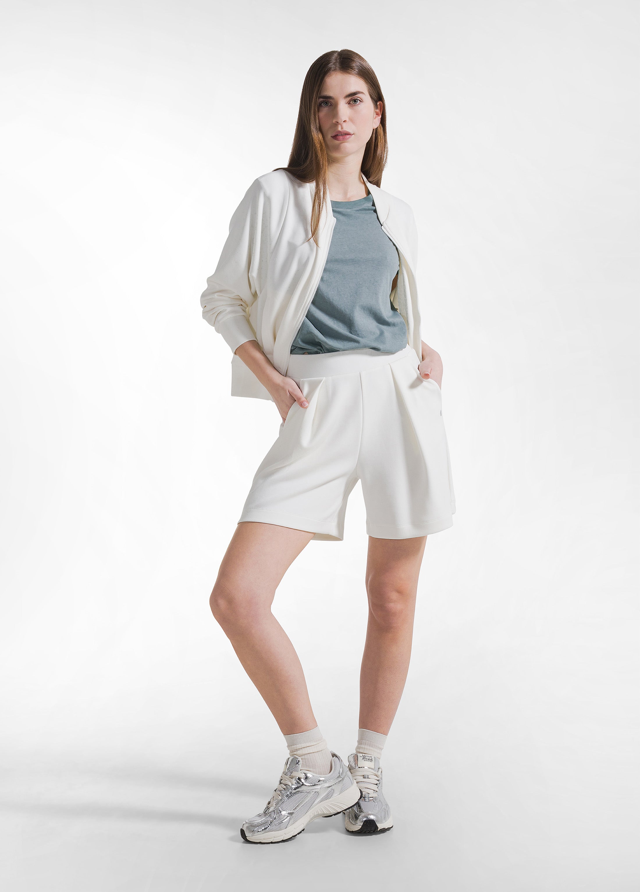 deha-d42306-shorts-plissettati-in-modal-soft-touch-bianco image 1