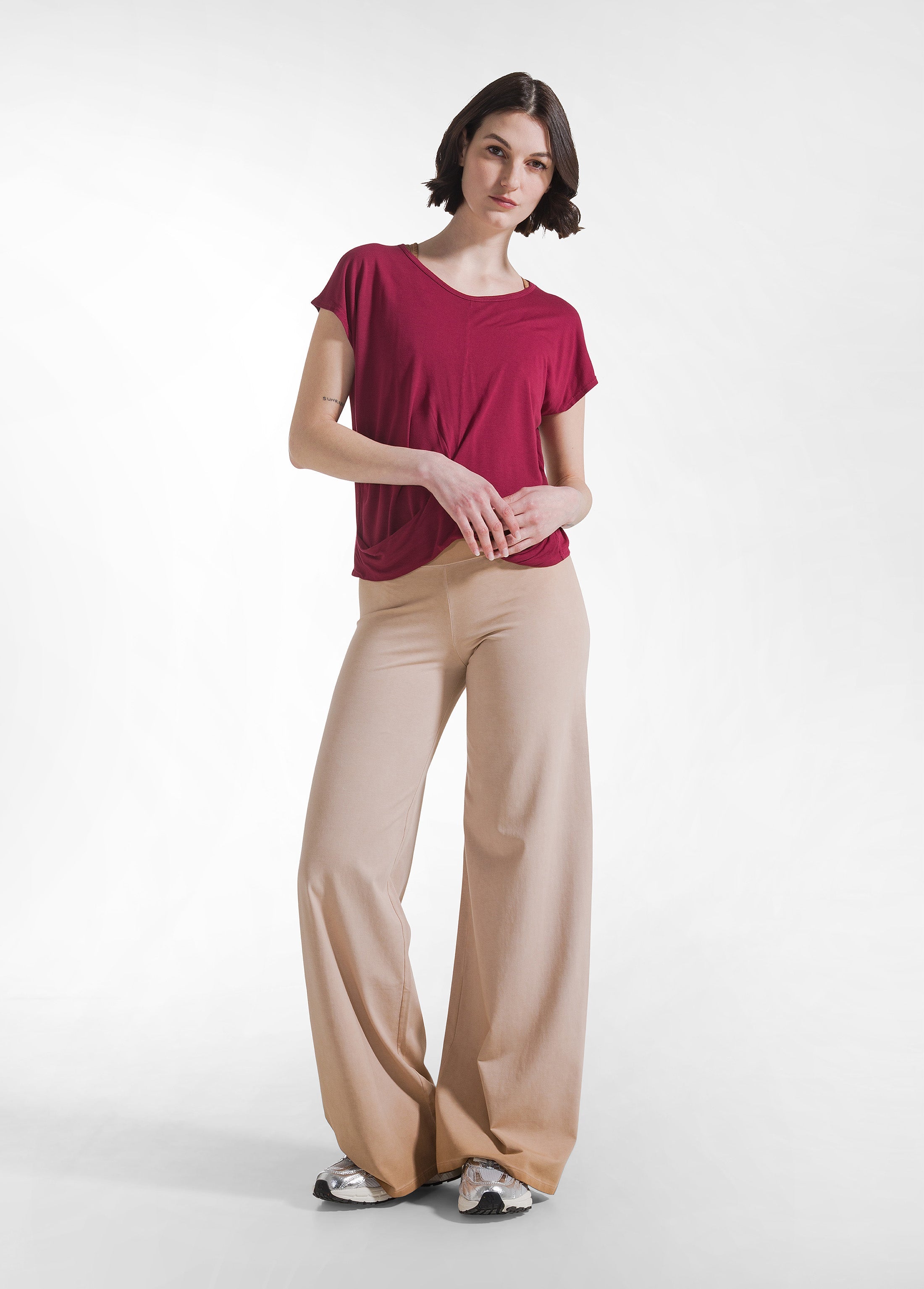 deha-d42041-t-shirt-yoga-con-nodo-frontale-rossa image 4
