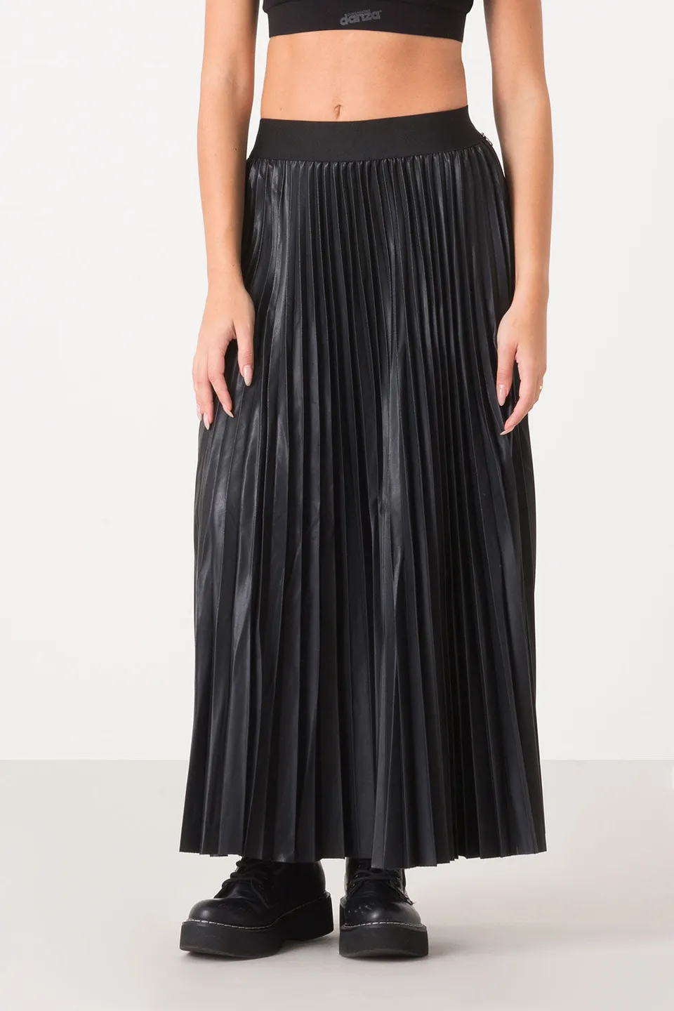 dimensione-danza-gonna-lunga-plissettata-in-eco-pelle image 1