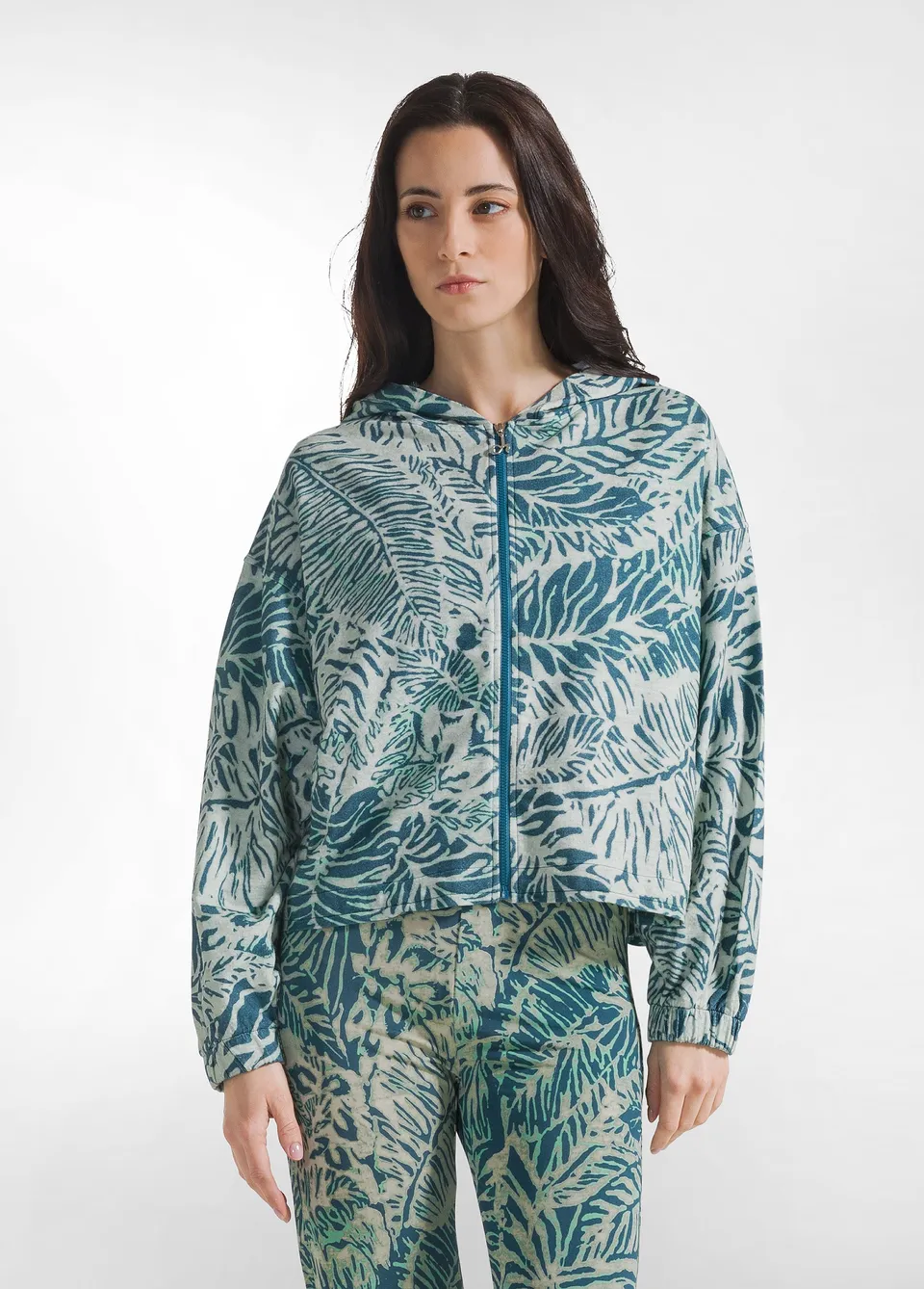 deha-felpa-fiammata-stampa-foglie-con-zip-blu image 1