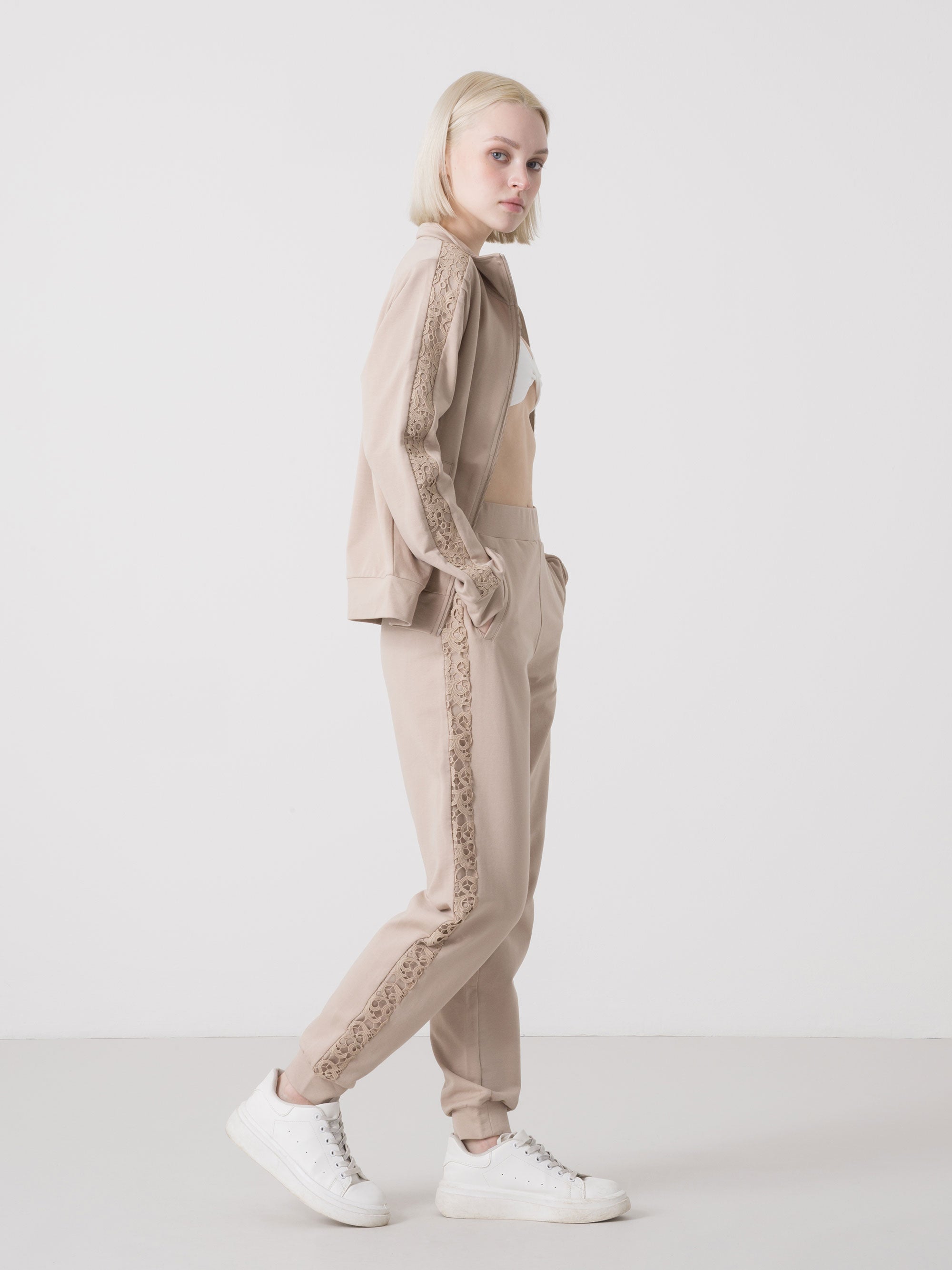 dimensione-danza-pantalone-felpa-stretch-con-inserti-macram-jogger-donna image 1