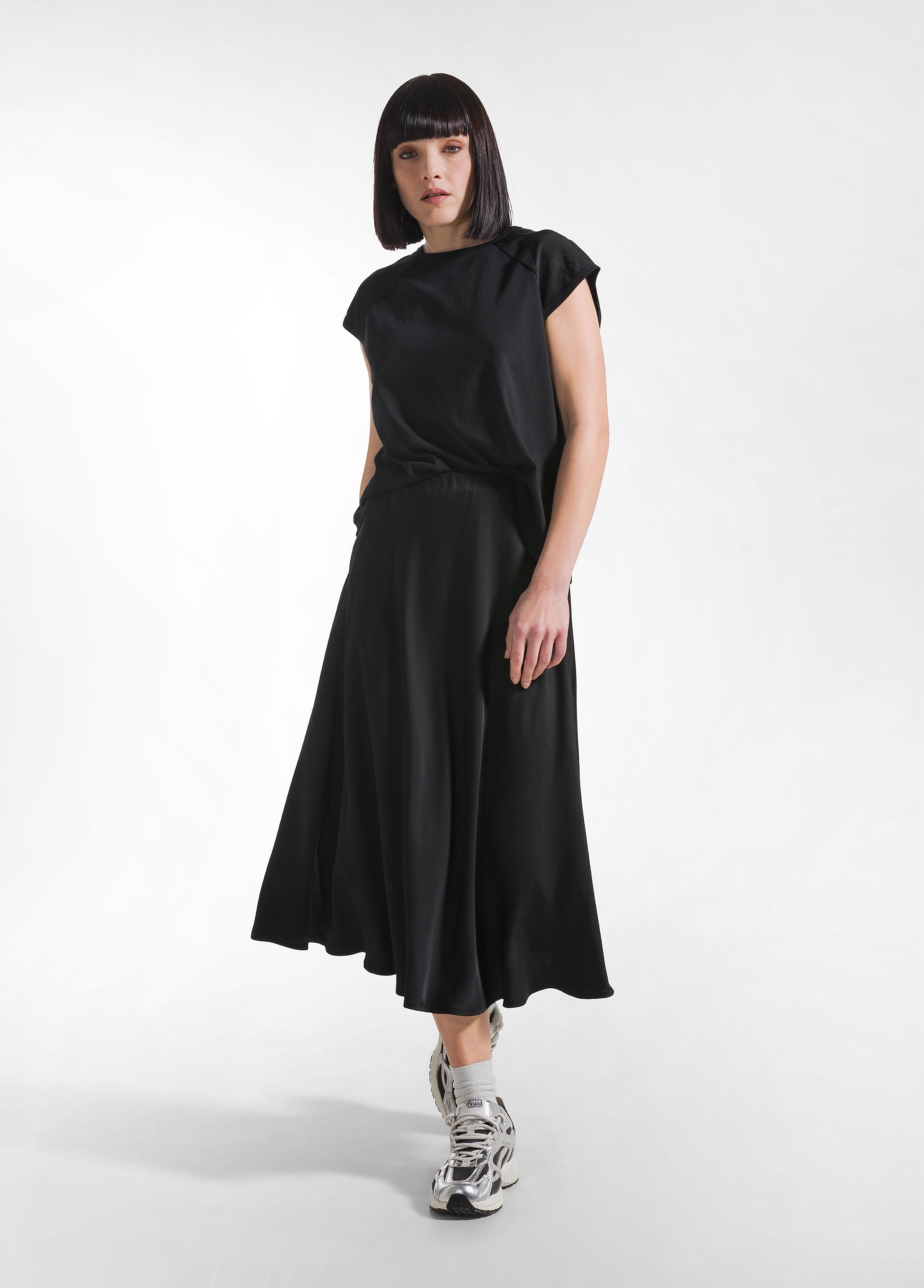 deha-top-d42440-maniche-satin-e-corpo-jersey-nero image 4