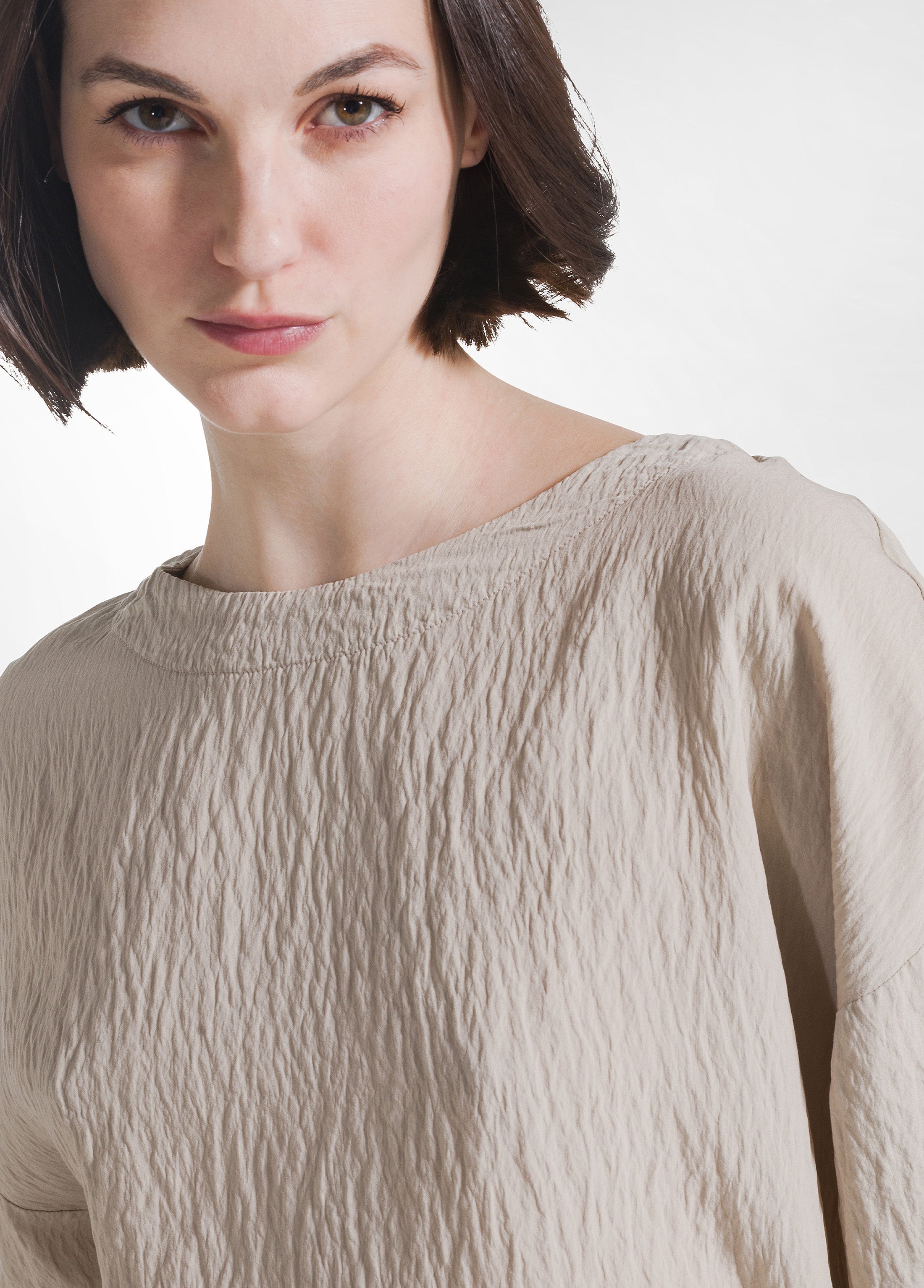 deha-t-shirt-ampia-in-viscosa-effetto-crinkle-beige image 3