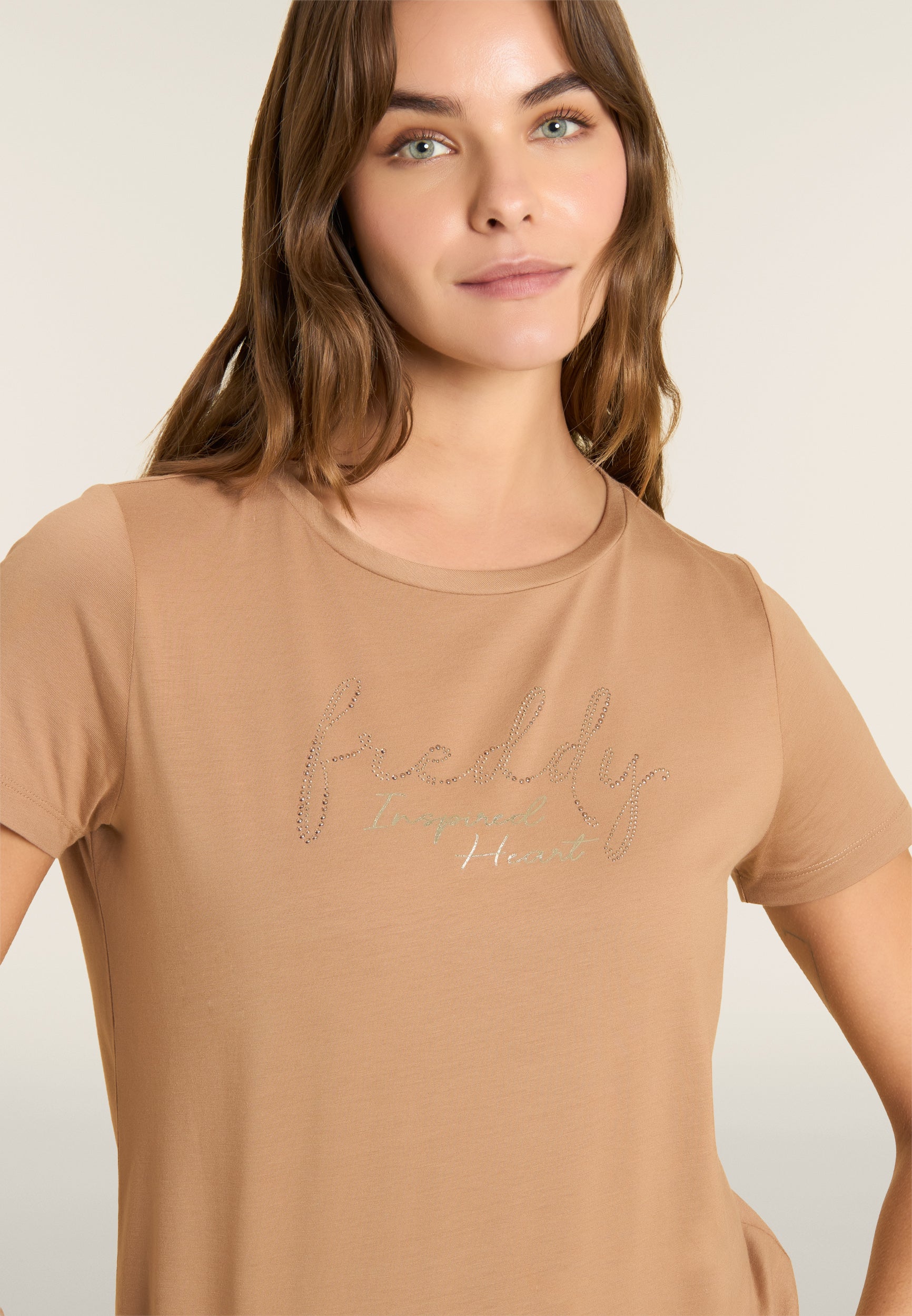freddy-t-shirt-donna-girocollo-con-grafica-dorata-e-fondo-stondato-jersey-cotone image 4