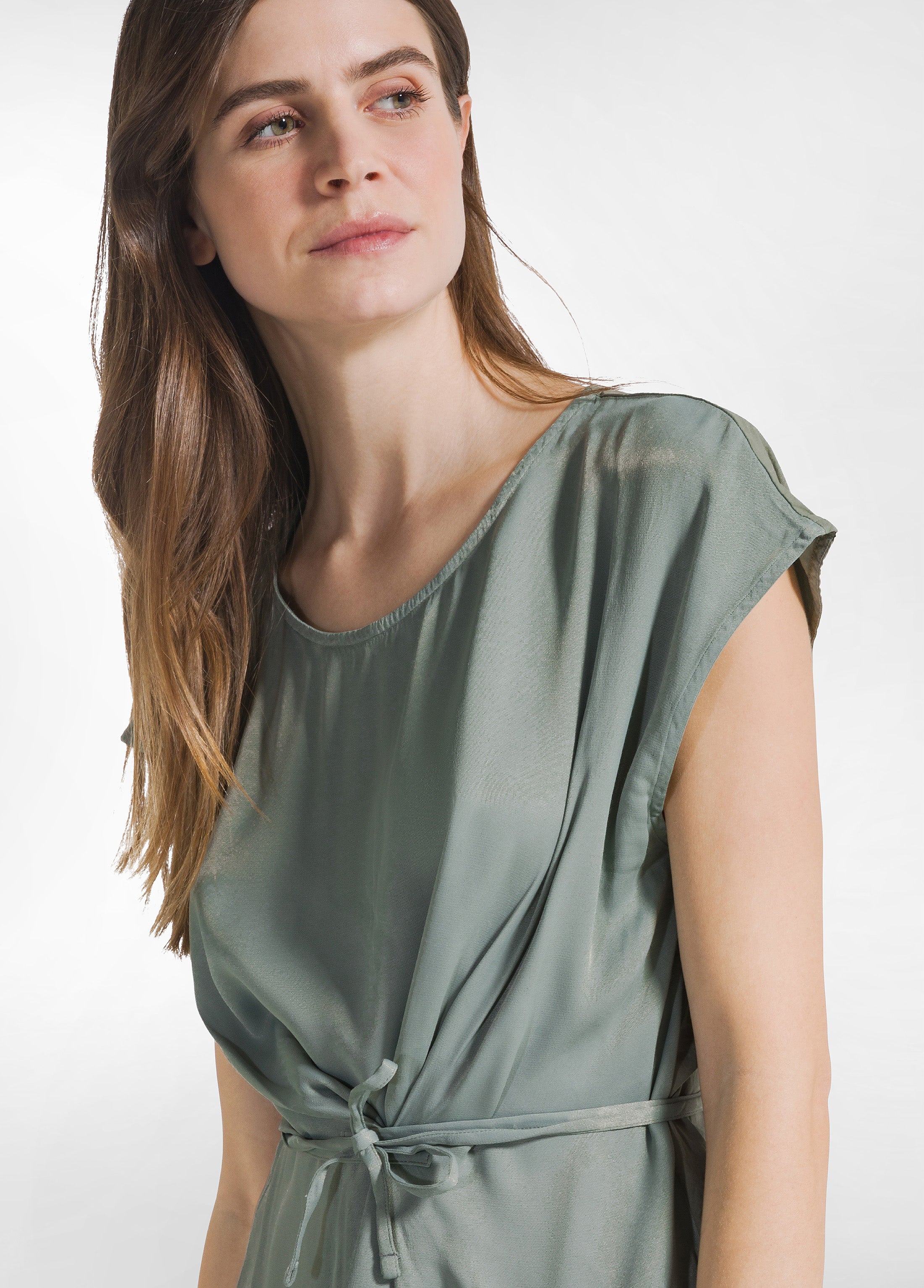 deha-d22610-blusa-in-raso-e-popeline-verde-smanicata image 3
