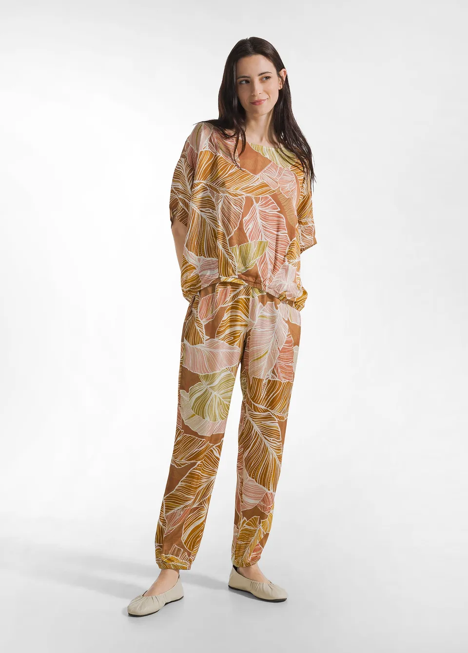 deha-pantalone-jogger-in-raso-stampato-marrone image 1