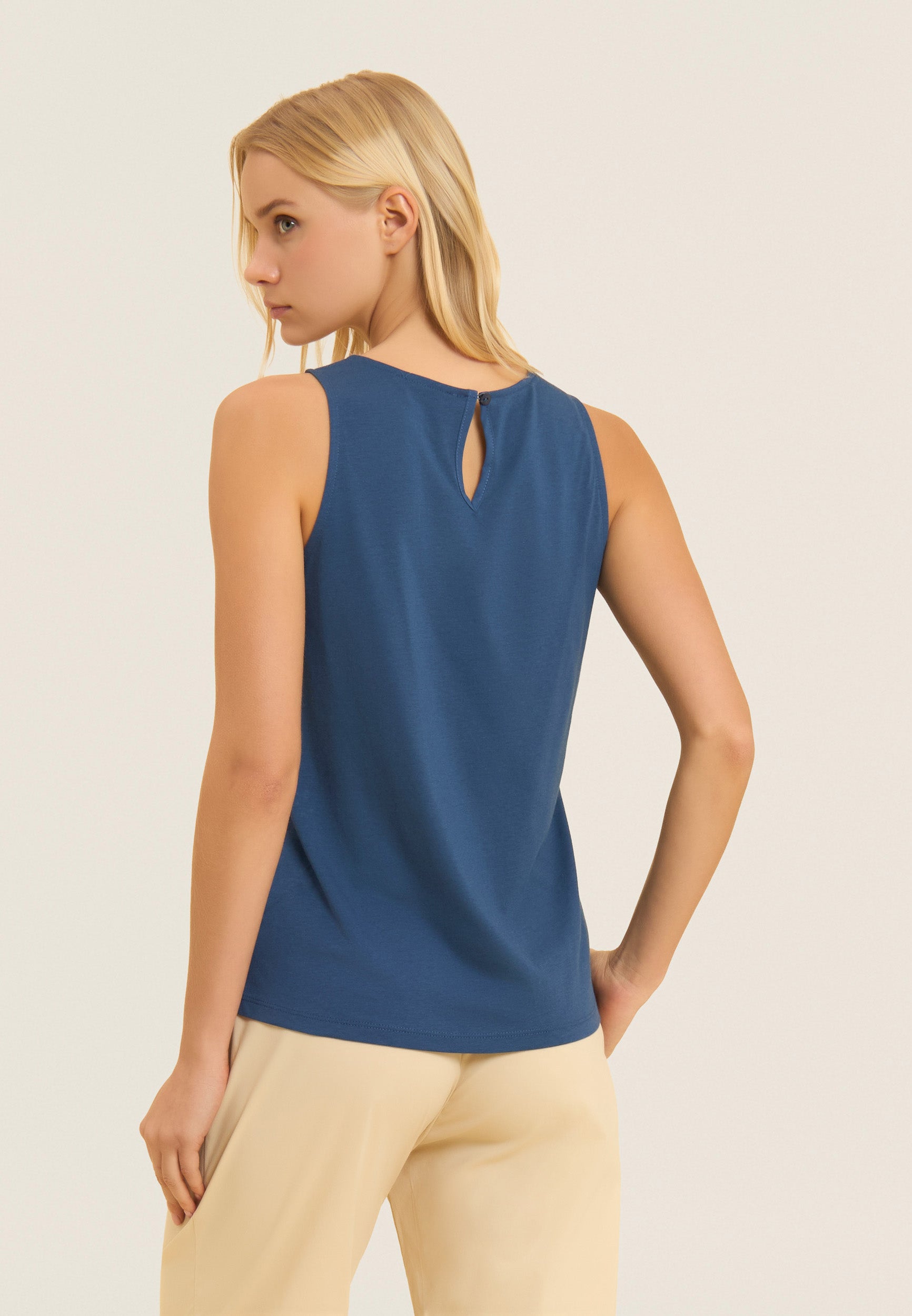 freddy-canotta-svasata-con-ricamo-floreale-canotta-donna image 3