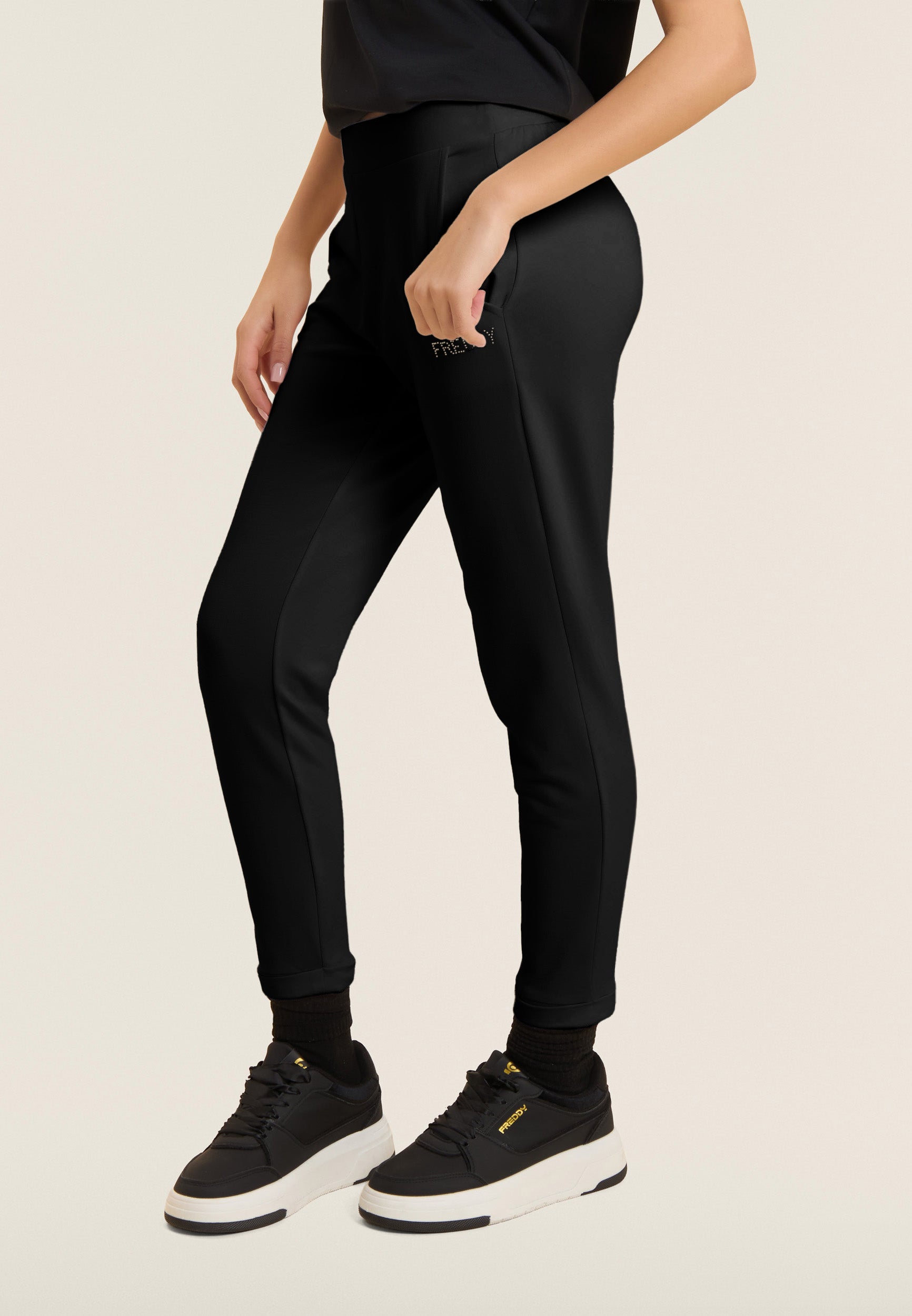 freddy-pantaloni-sportivi-cropped-regular-con-risvolto-e-strass image 1