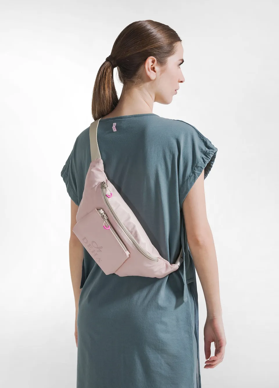 deha-d42911-borsa-a-tracolla-sportiva-rosa image 1