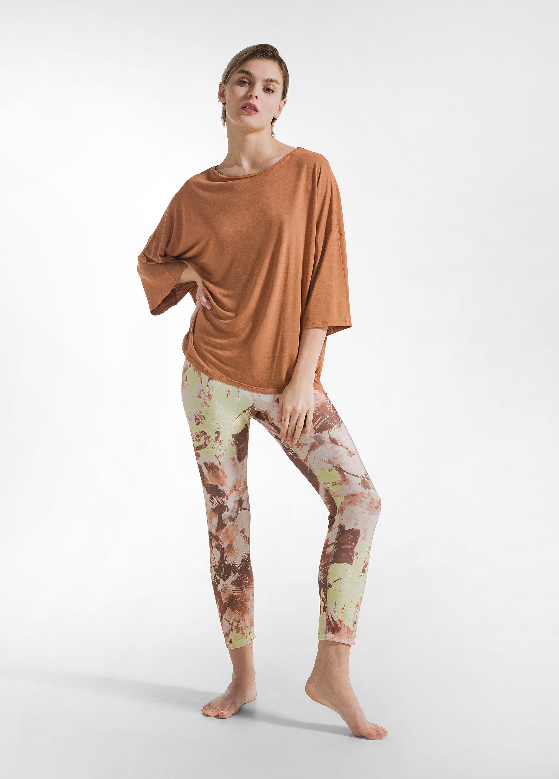 deha-leggings-in-microfibra-riciclata-stampata-marrone image 1