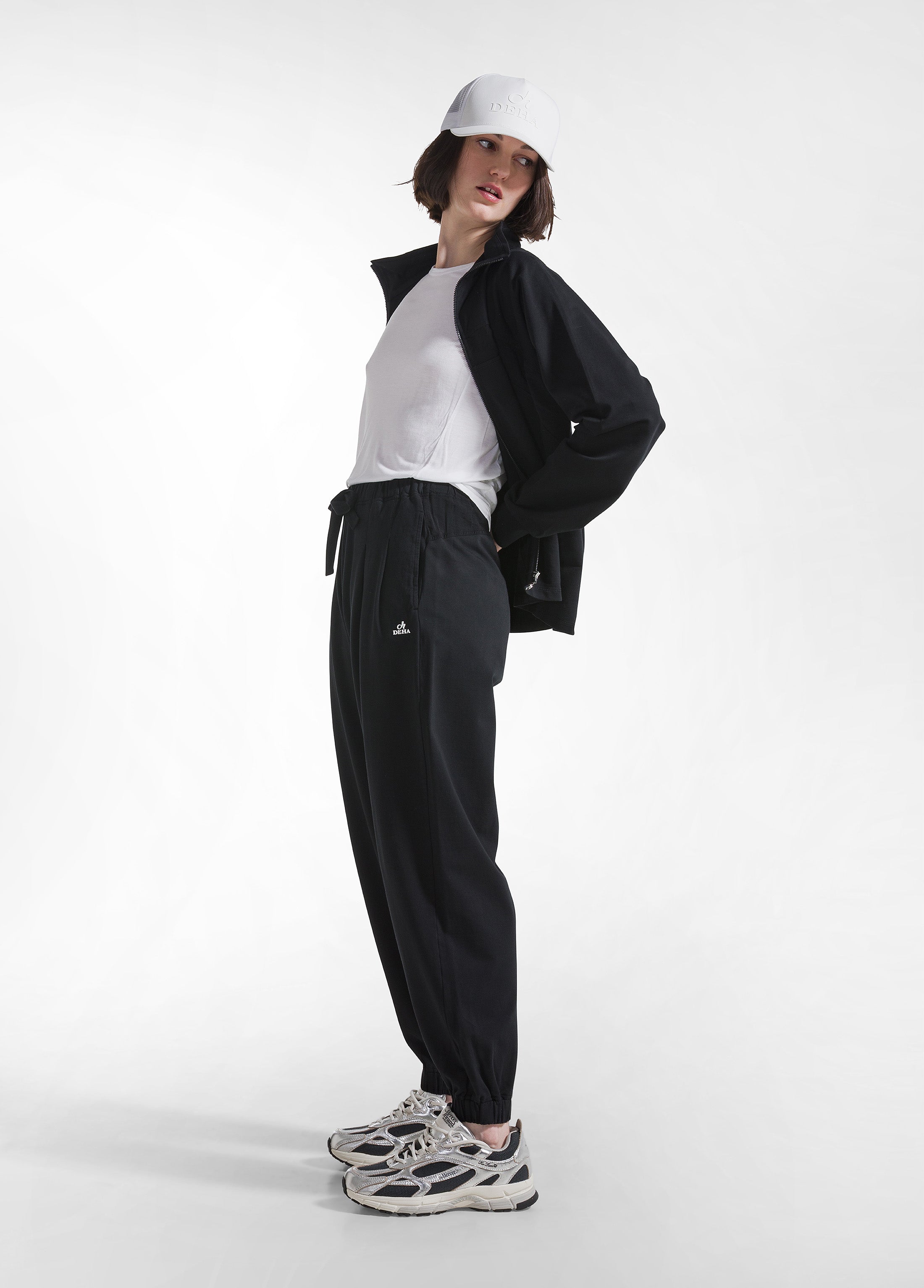deha-jogger-pliss-in-fleece-organico-con-viscosa-nero-effetto-stropicciato image 1