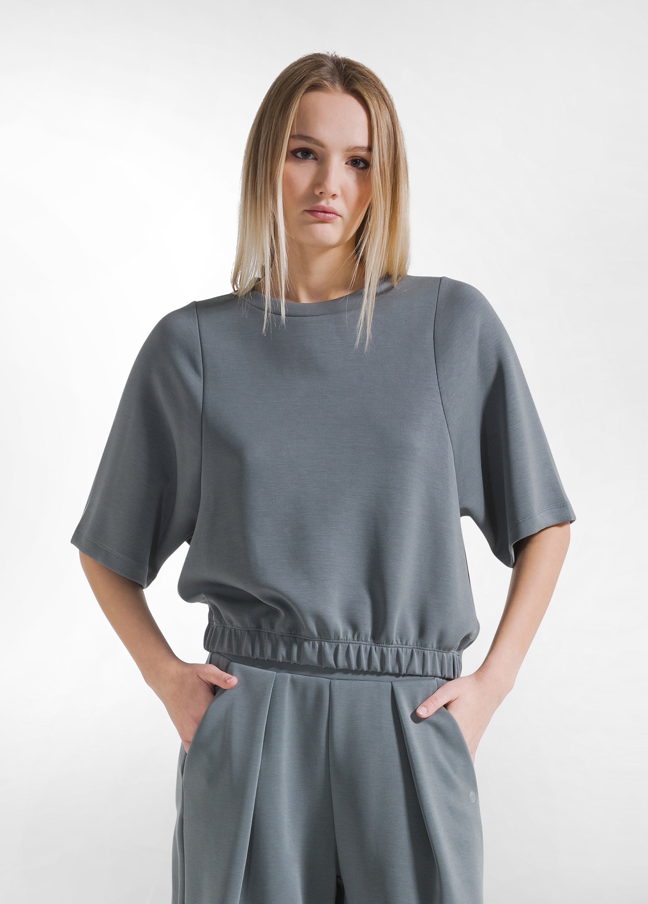 deha-completo-felpa-a-maniche-corte-e-shorts-plissettati-in-modal-verde image 4