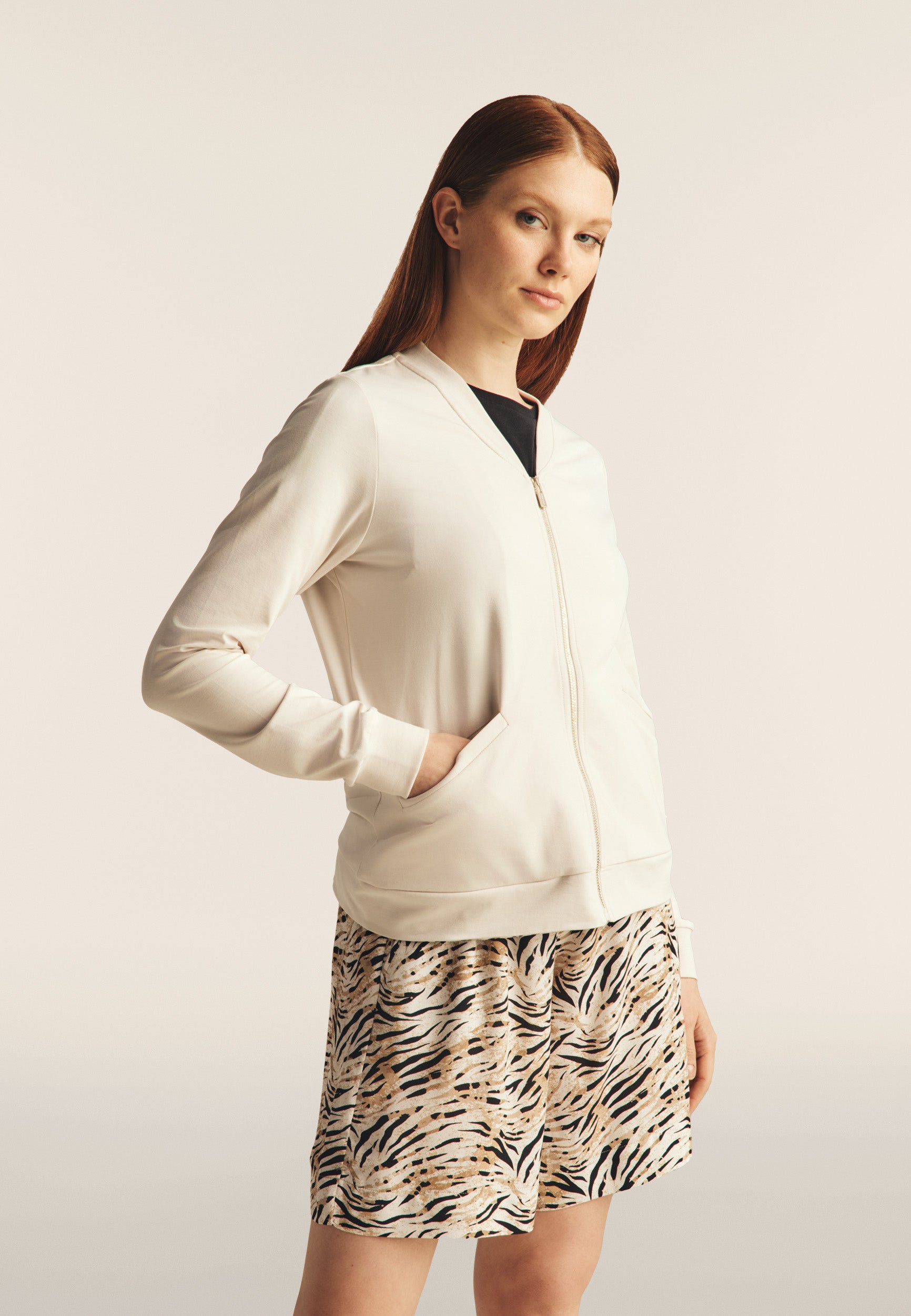 freddy-felpa-donna-zip-e-collo-in-costina-in-heavy-jersey-stretch-animalier image 1
