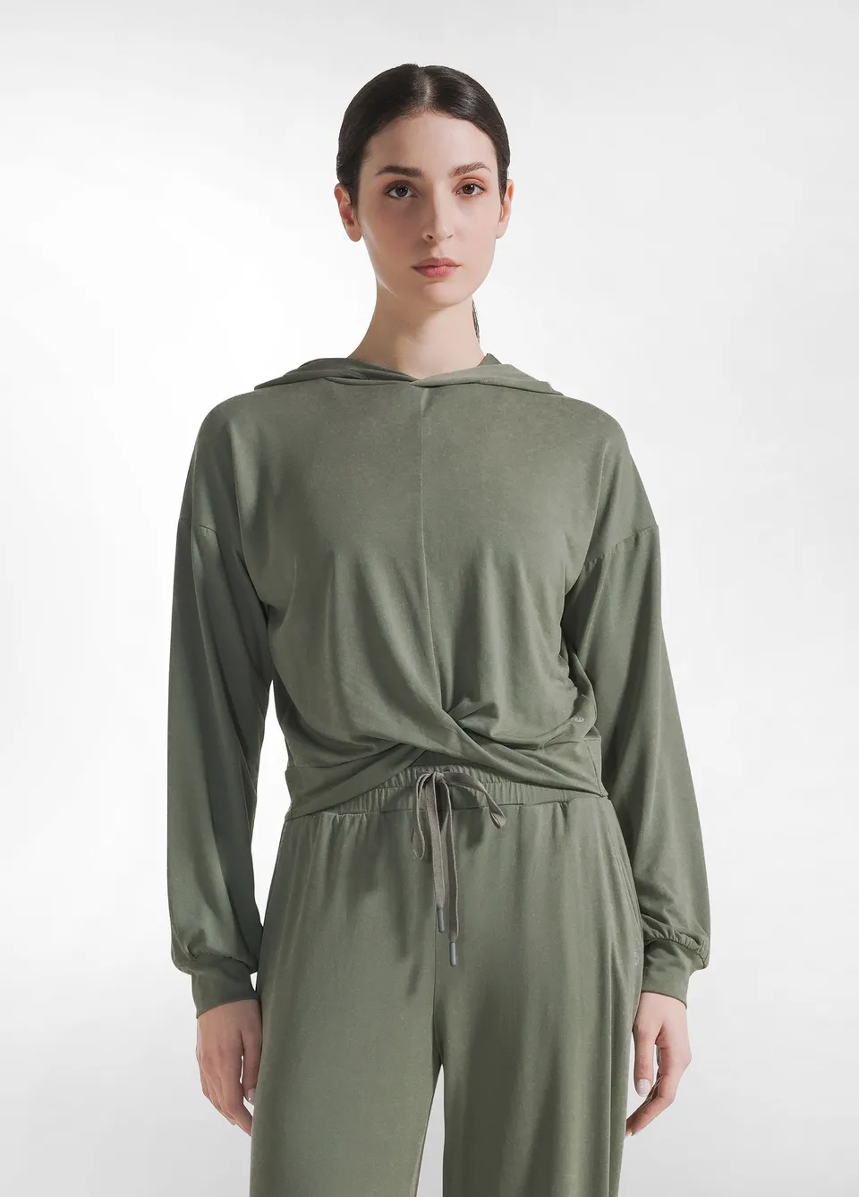 deha-d22032-felpa-con-nodo-in-jersey-modal-verde-cropped image 1