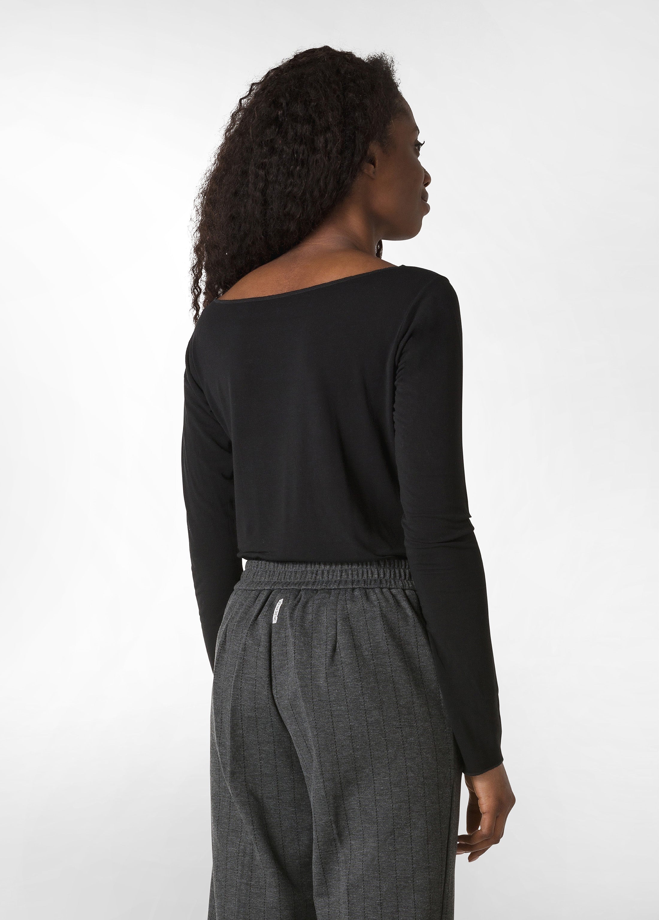 deha-maglietta-in-misto-cashmere-nero-t-shirt-donna image 2