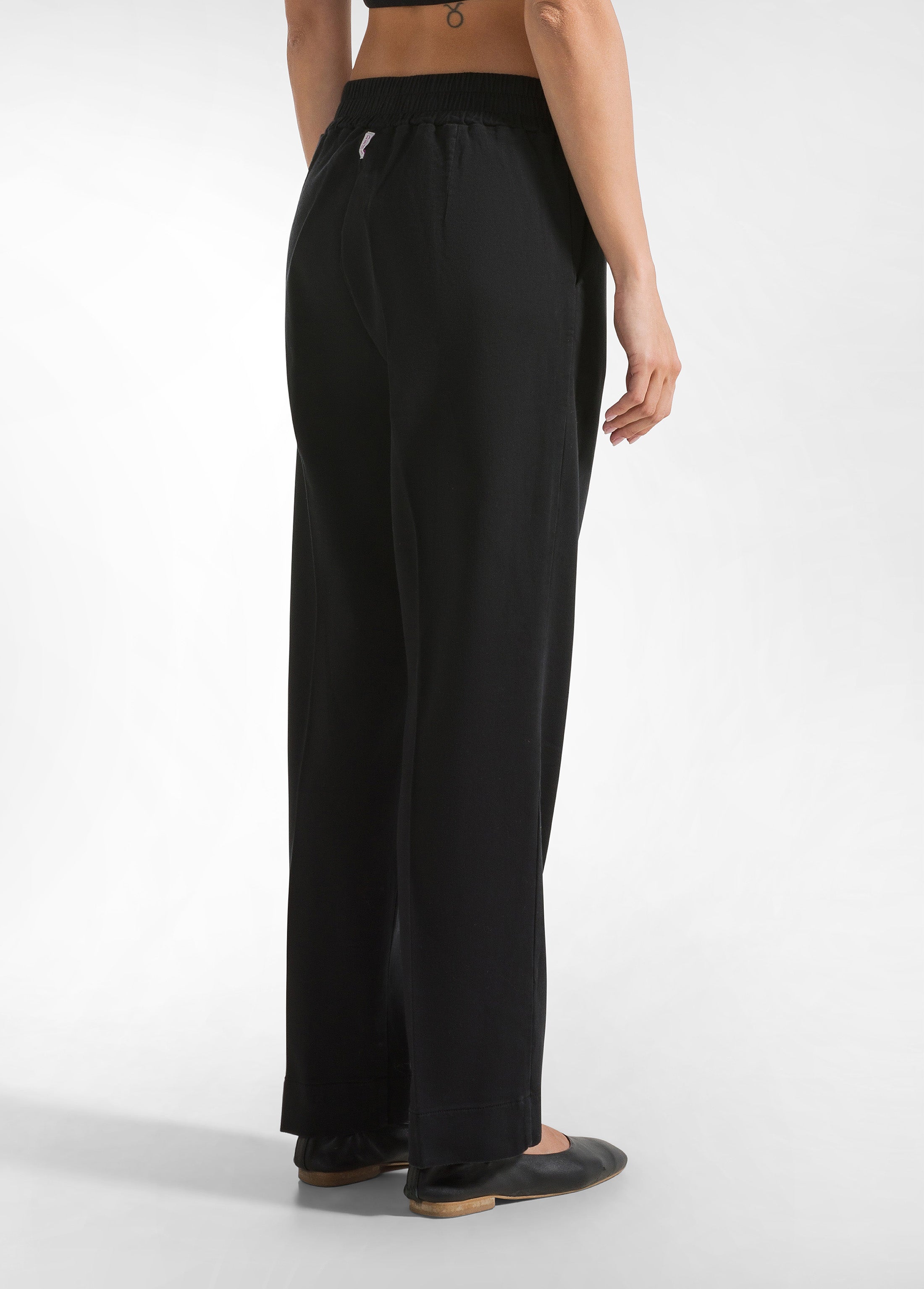 deha-pantaloni-dritti-in-gabardina-stretch-nero-2 image 3