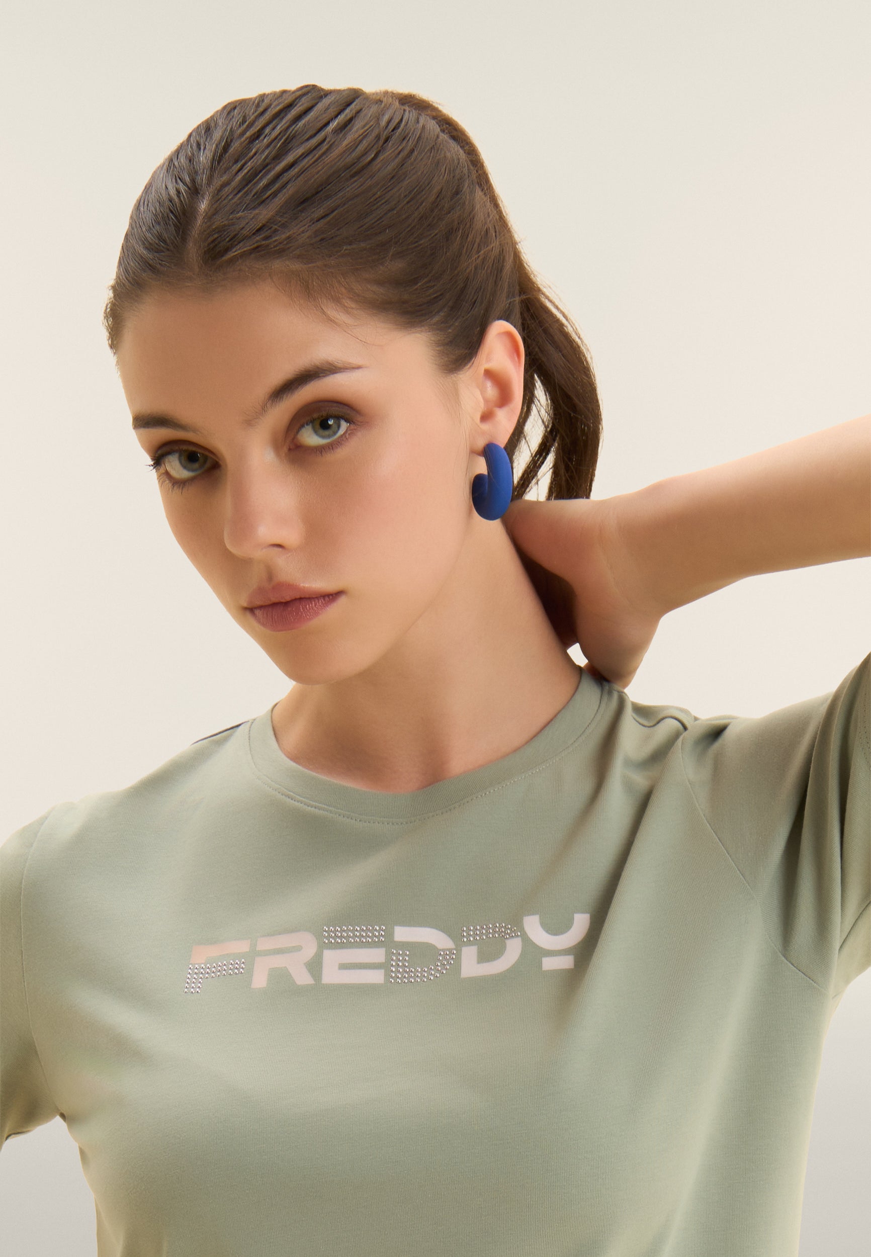 freddy-t-shirt-donna-manica-corta-con-logo-olografico-rosa image 4