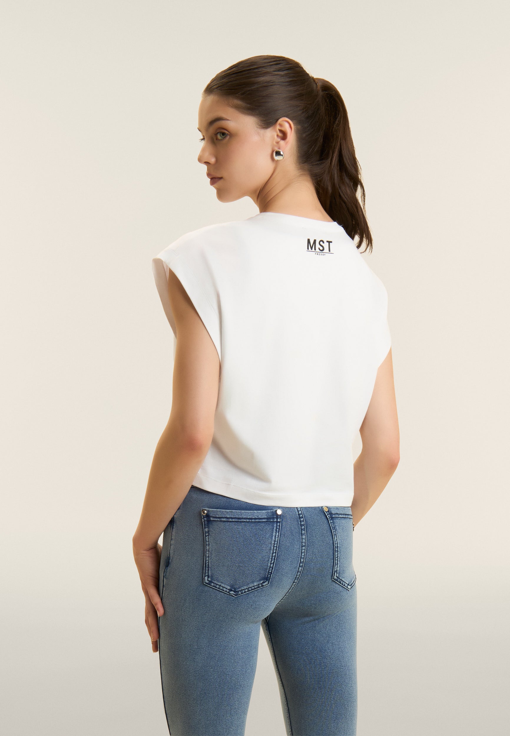 freddy-t-shirt-cropped-manica-corta-con-stampe-mst-freddy image 3