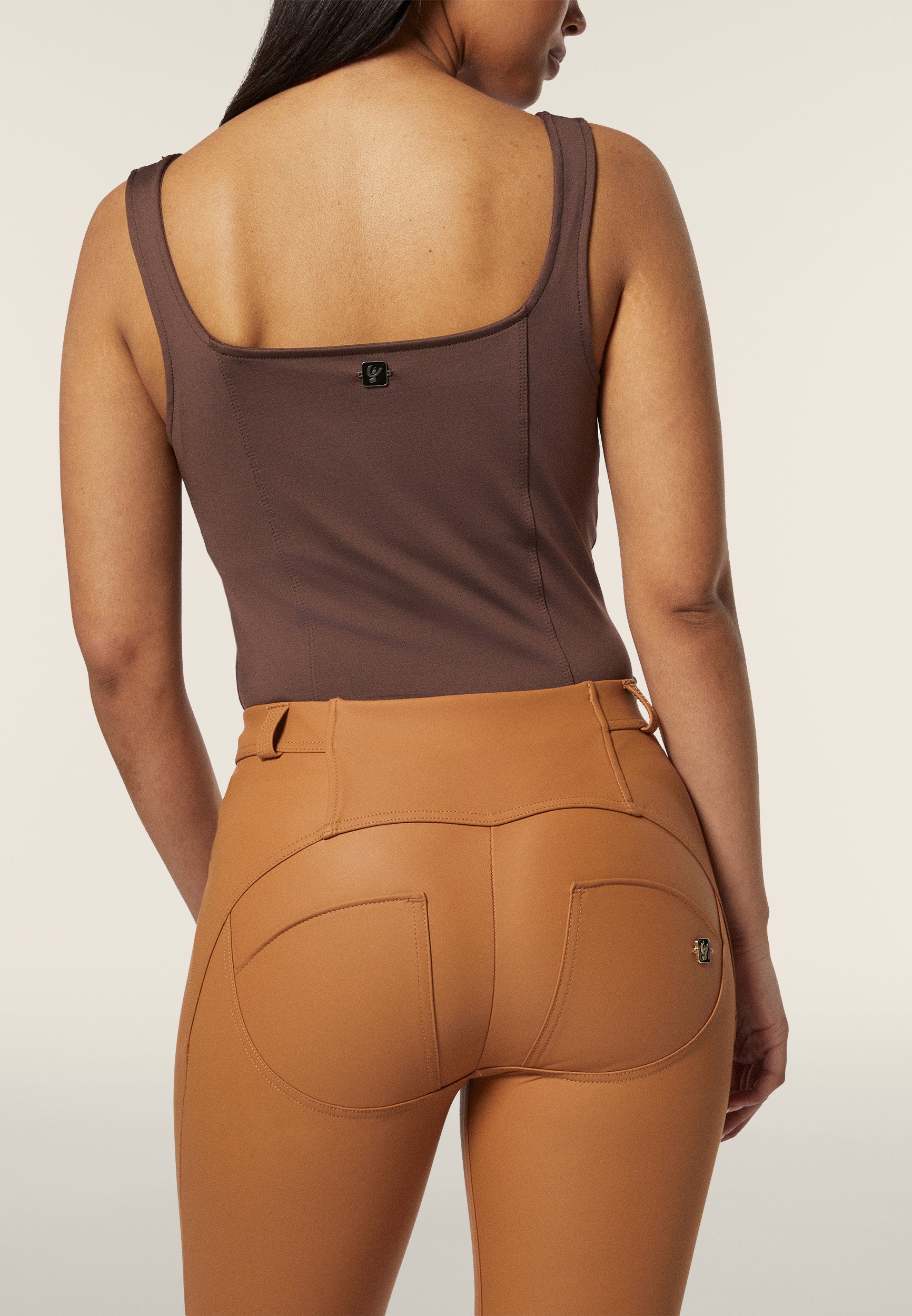 freddy-wr-up-pantaloni-vita-regular-fondo-bootcut-in-similpelle image 6