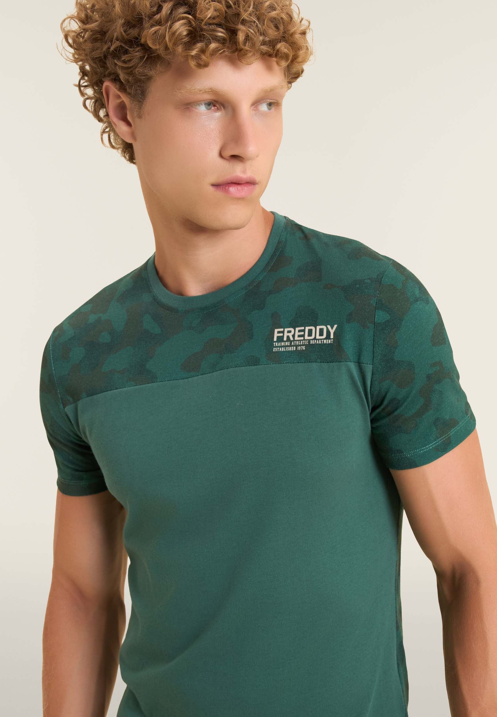 freddy-wr-up-t-shirt-camouflage-logo-cuore-fondo-tinta-unita image 4