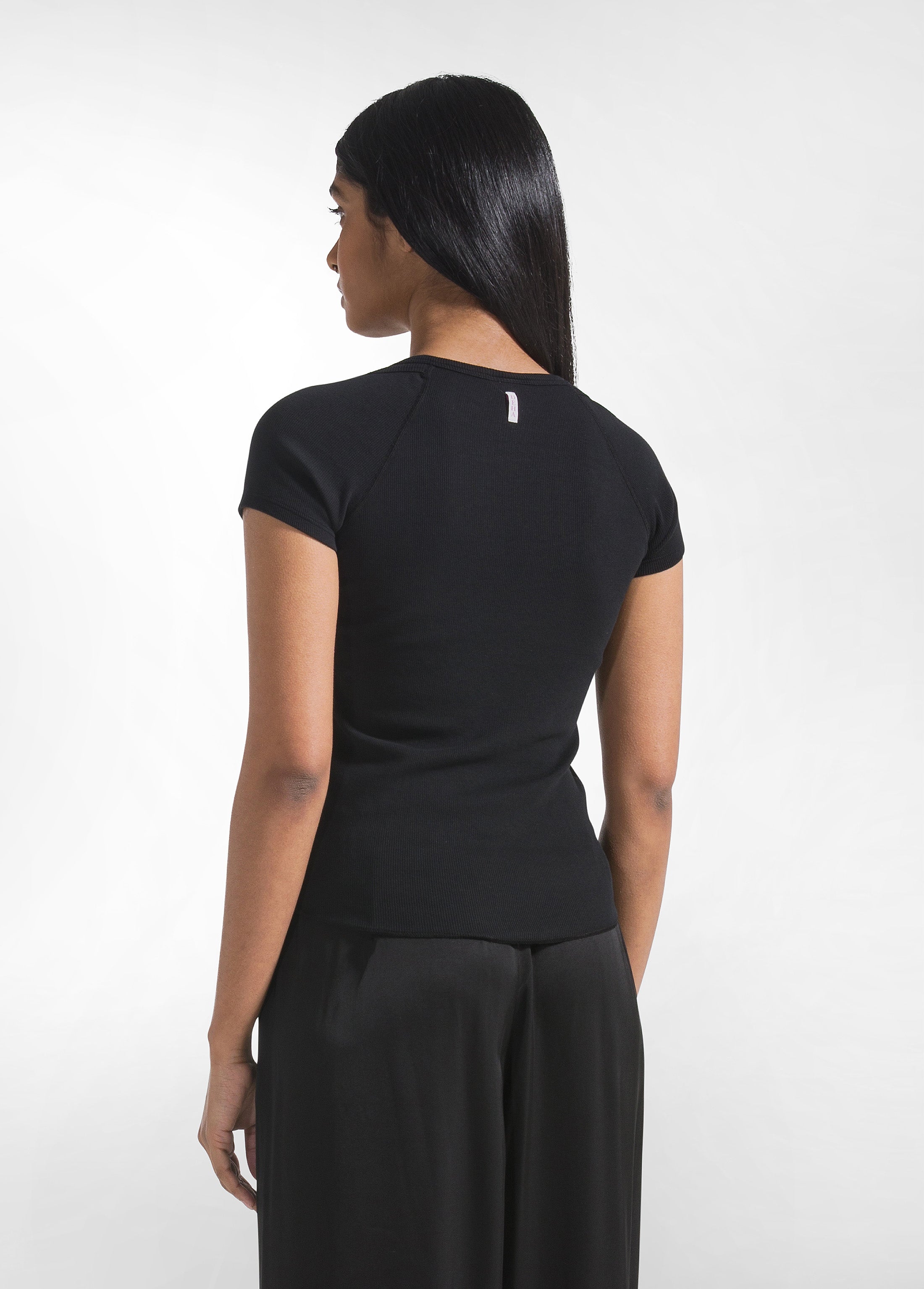 deha-t-shirt-aderente-in-costina-nero-cotone-biologico image 2