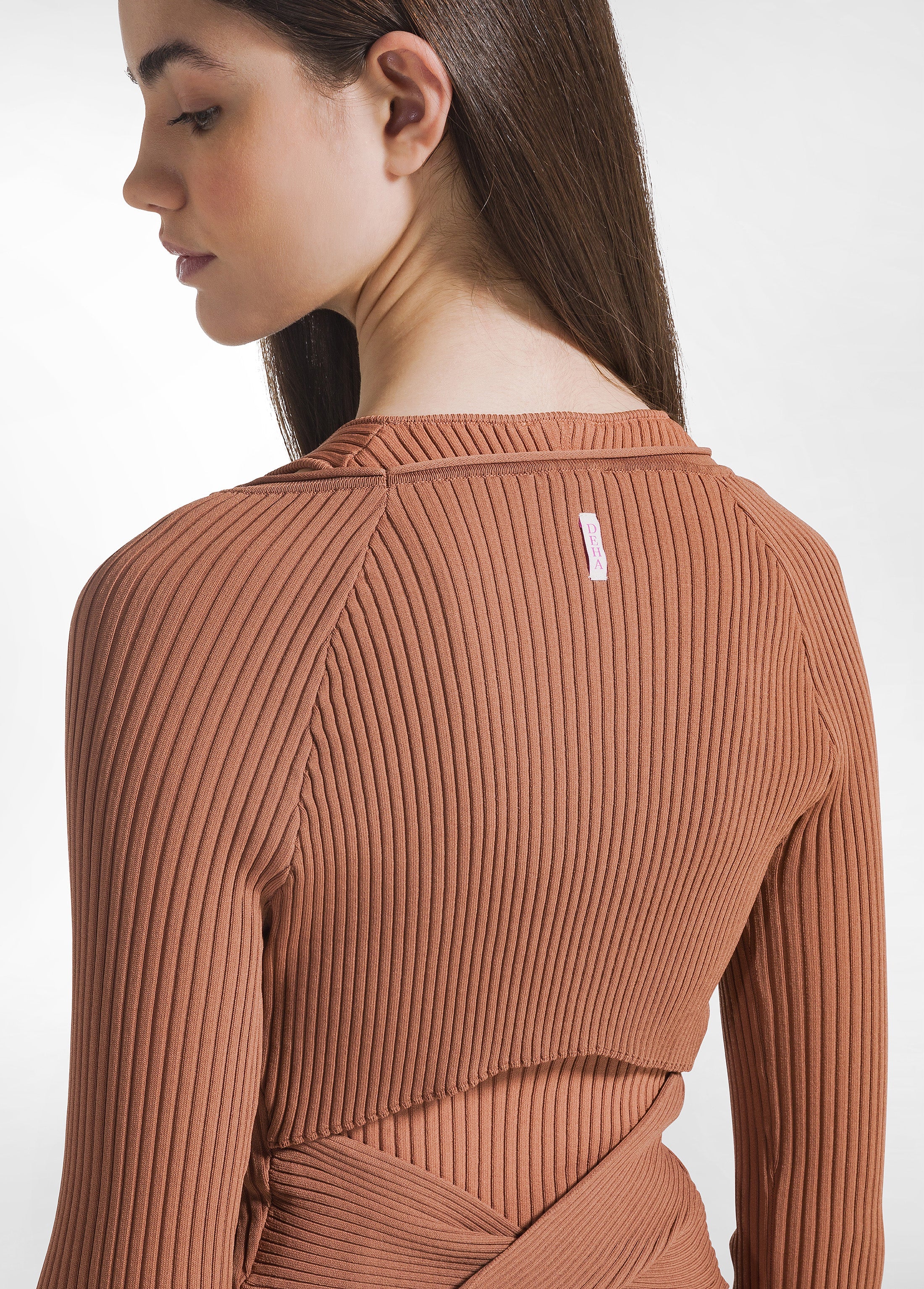 deha-top-incrociato-a-coste-in-maglia-di-rayon-marrone-a-manica-lunga image 3