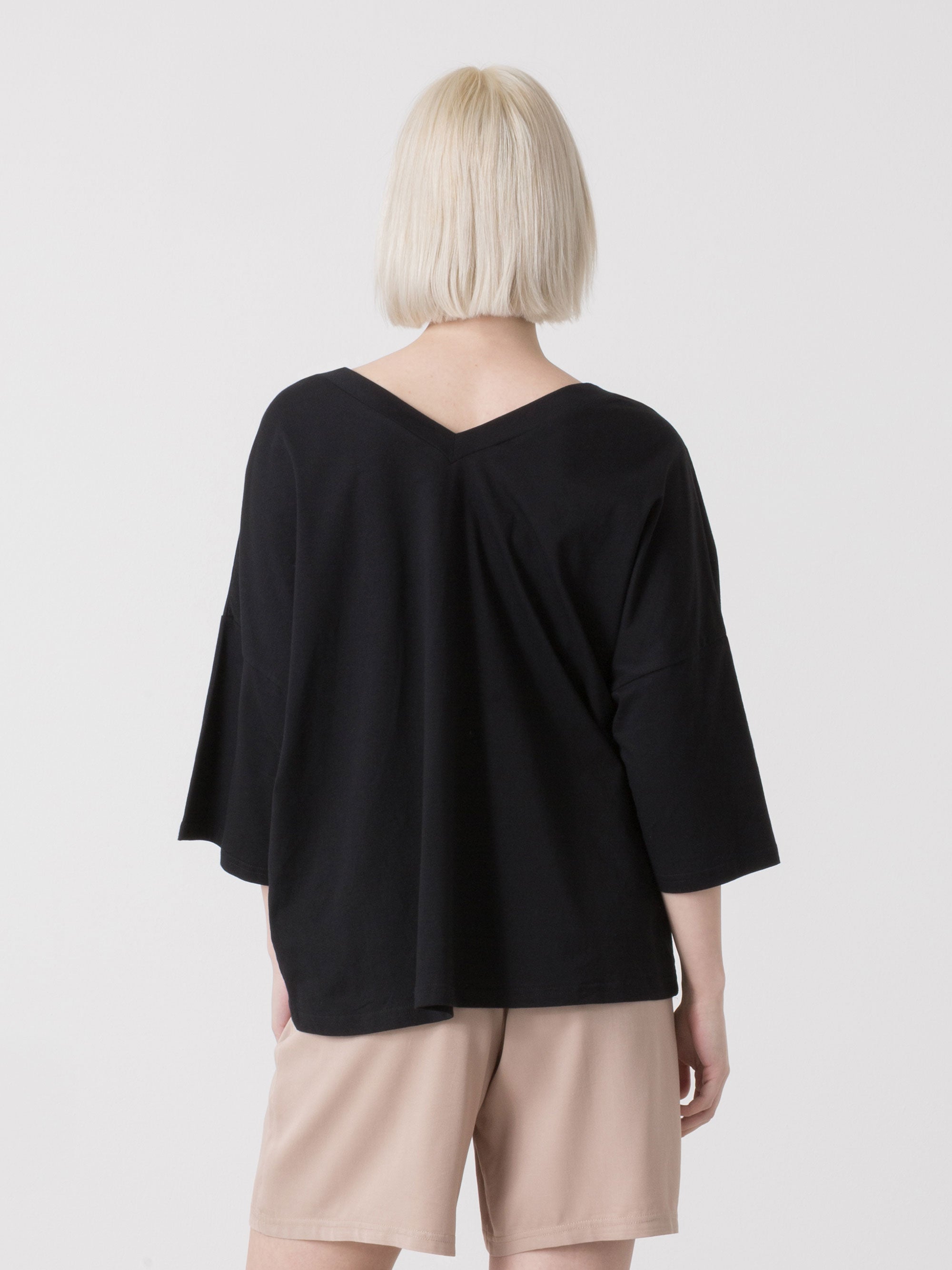 t-shirt-donna-dimensione-danza-in-jersey-stretch-con-scollo-a-v-e-taglio-asimmet image 3