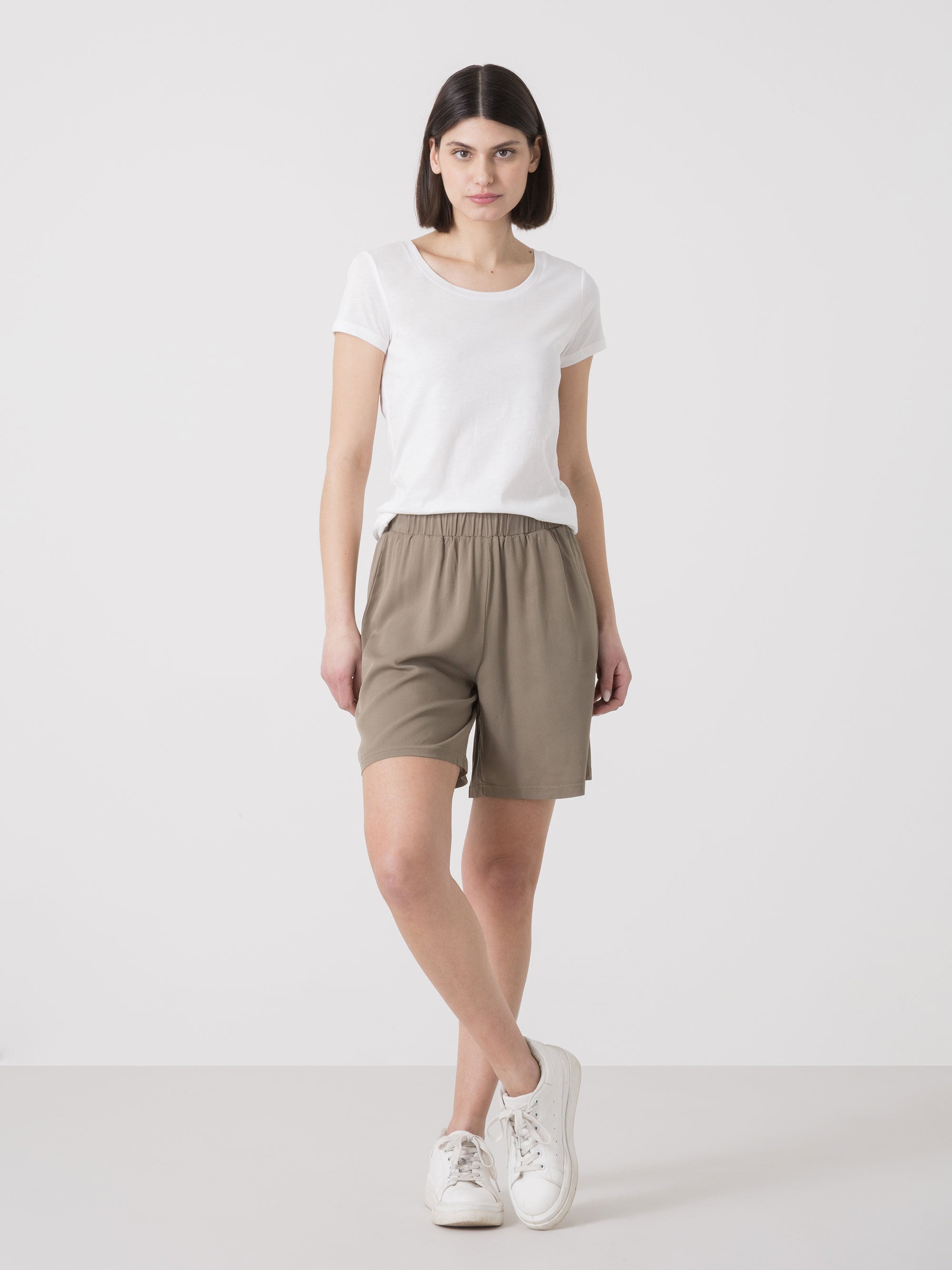 dimensione-danza-short-donna-in-viscosa-leggera-con-vita-elasticizzata-e-tasche image 2