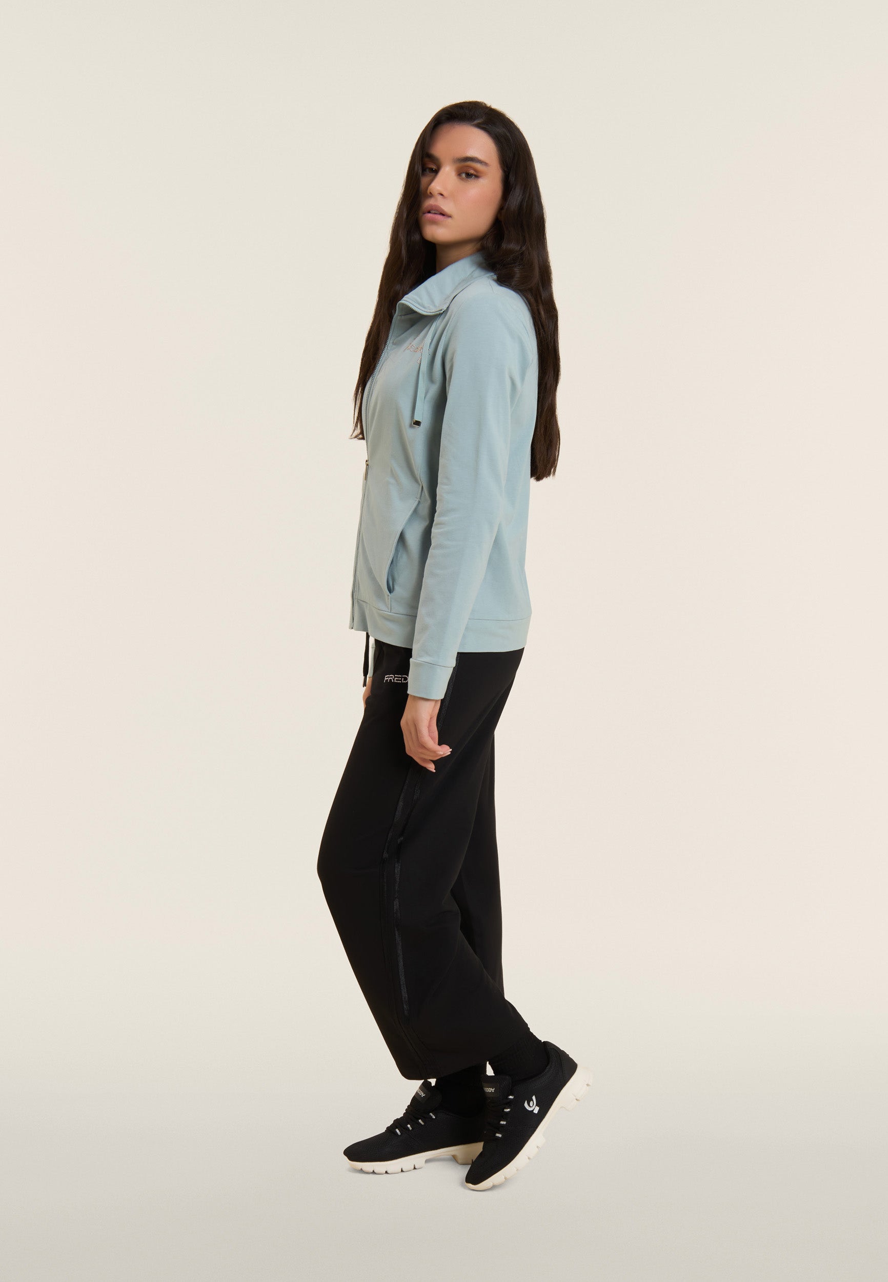 freddy-felpa-zip-donna-con-collo-alto-e-logo-con-borchie image 5